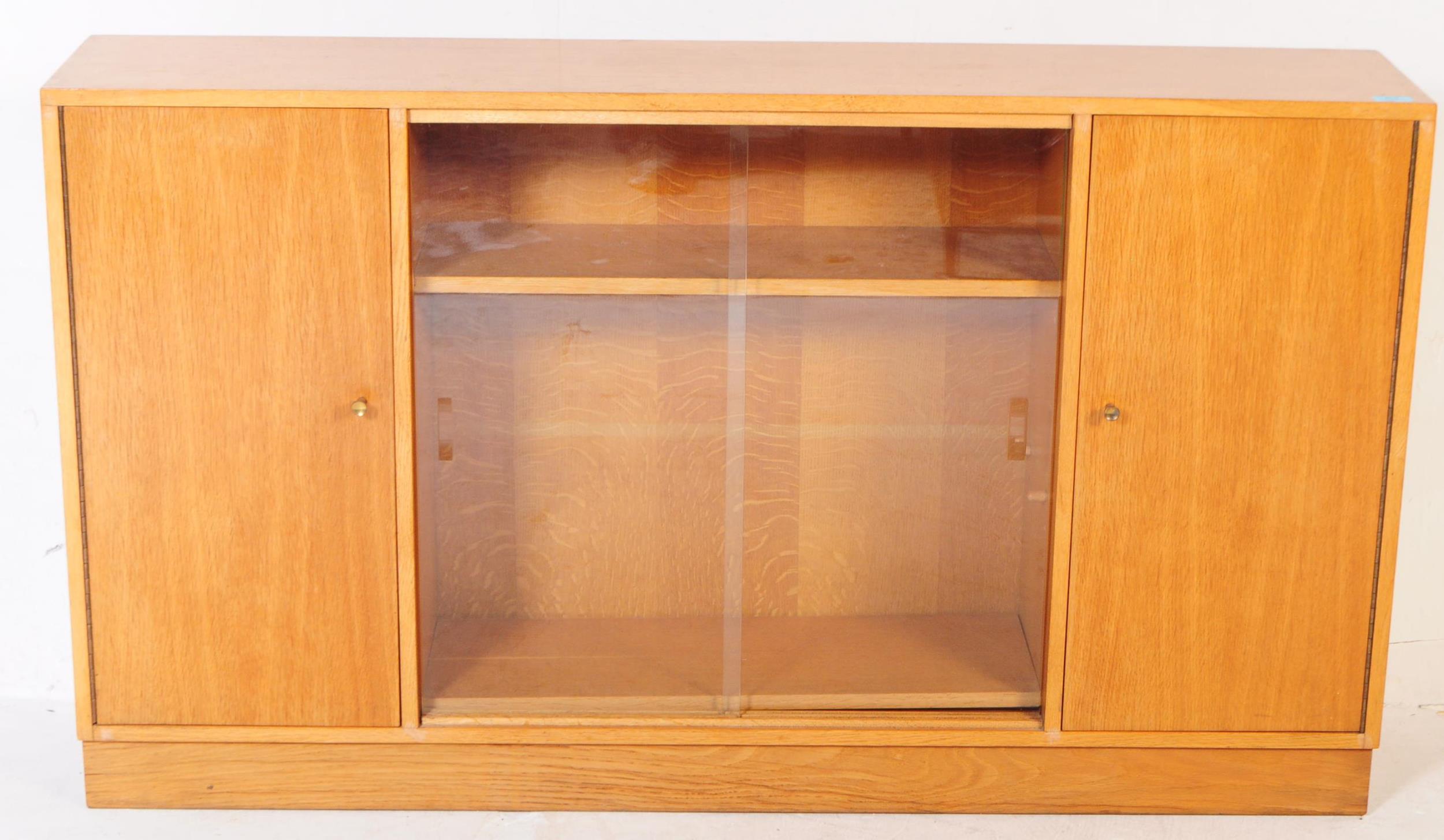 VINTAGE MID 20TH CENTURY OAK DISPLAY WALL UNIT / BOOKCASE