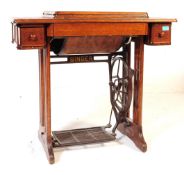 EARLY 20TH CENTURY OAK SINGER SEWING MACHINE