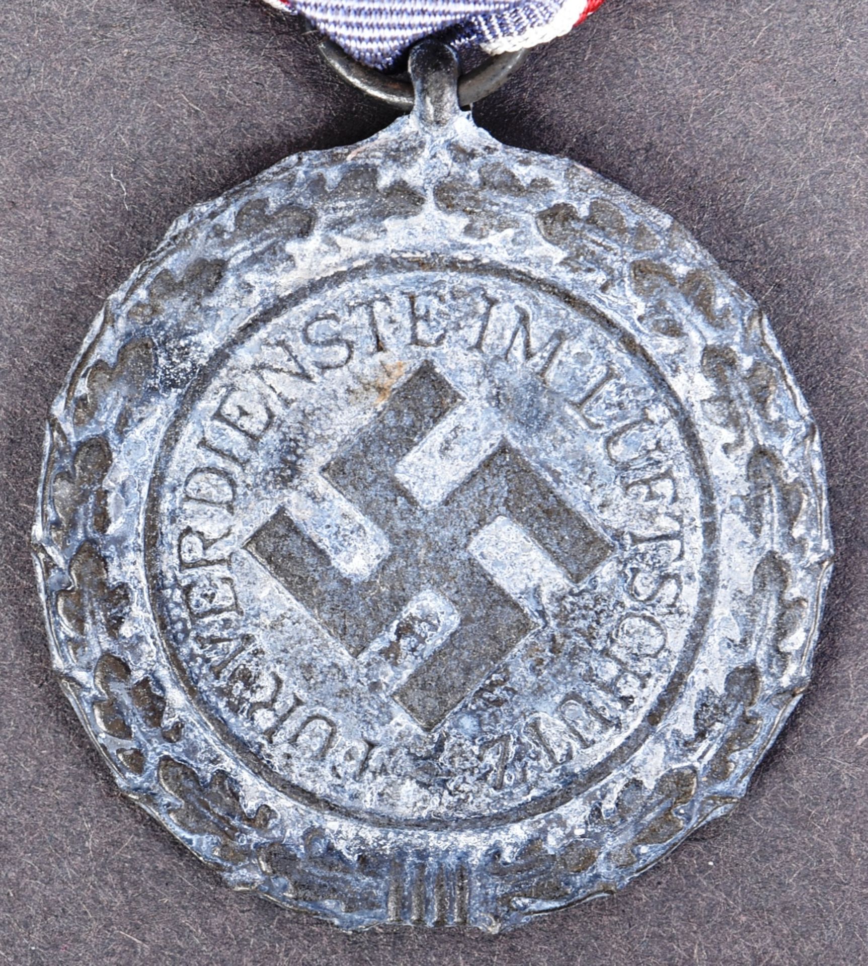 WWII SECOND WORLD WAR GERMAN AIR RAID PROTECTION MEDAL - Image 3 of 4