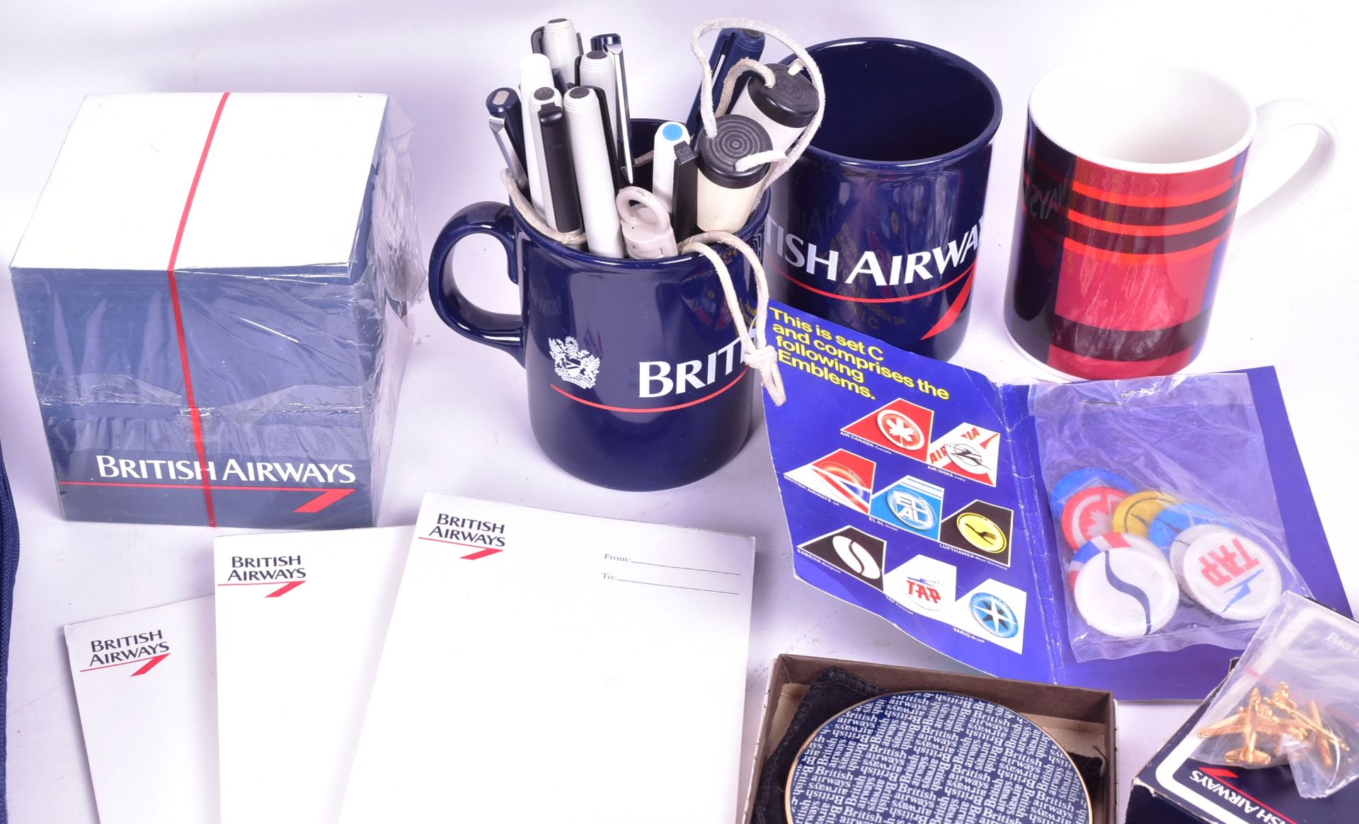 AVIATION - COLLECTION BRITISH AIRWAYS & OTHER AIRCRAFT SOUVENIRS - Image 3 of 6