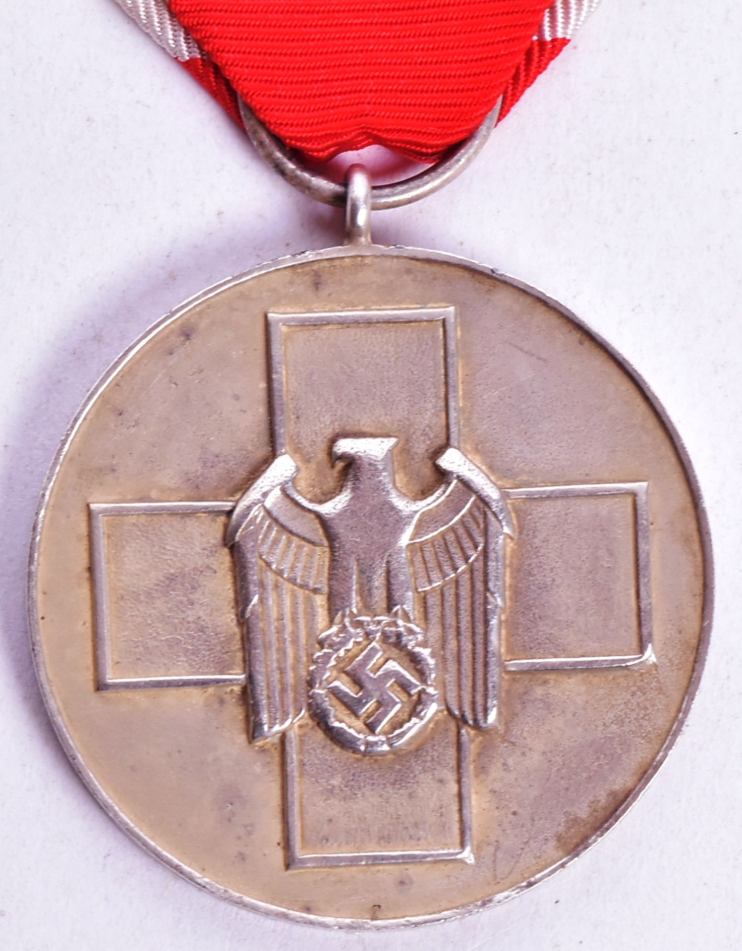 WWII SECOND WORLD WAR GERMAN RED CROSS MEDAL - Bild 2 aus 4