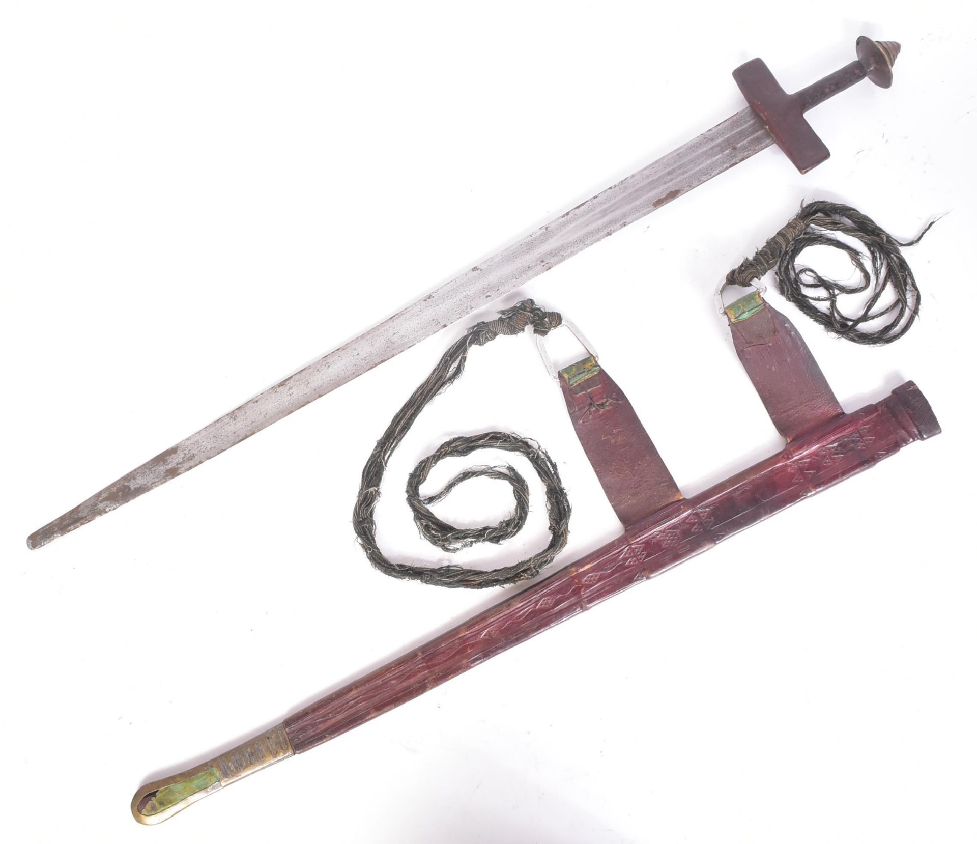 MID 20TH CENTURY NORTH AFRICAN TUAREG SWORD - Bild 2 aus 7