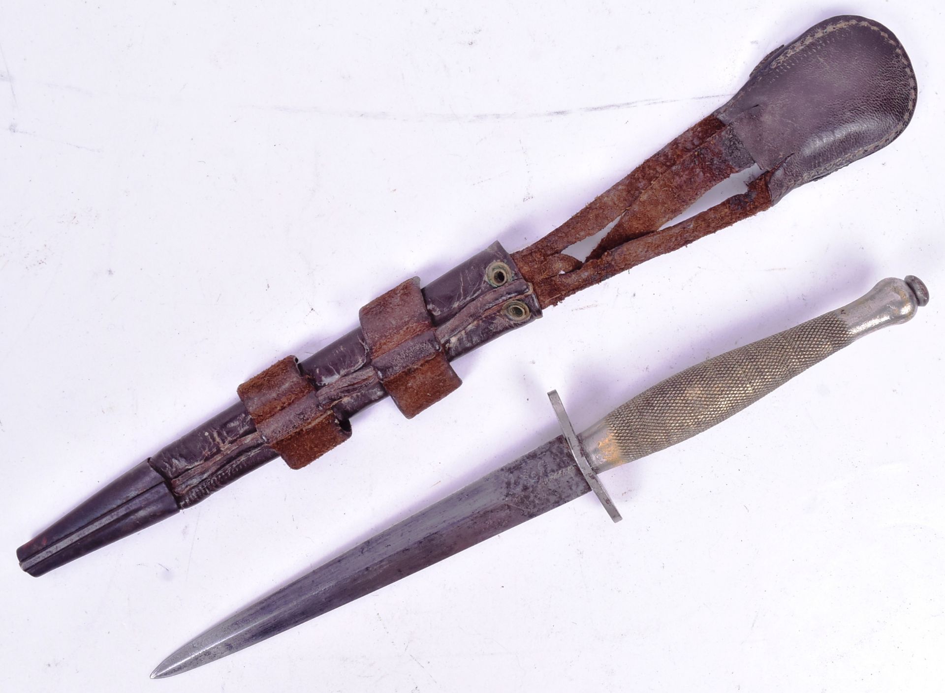 WWII SECOND WORLD WAR FAIRBAIRN SYKES 2ND PATTERN DAGGER - Bild 2 aus 5