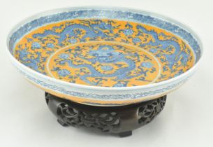 CHINESE KANGXI BLUE & WHITE FIVE CLAW DRAGON CHARGER PLATE