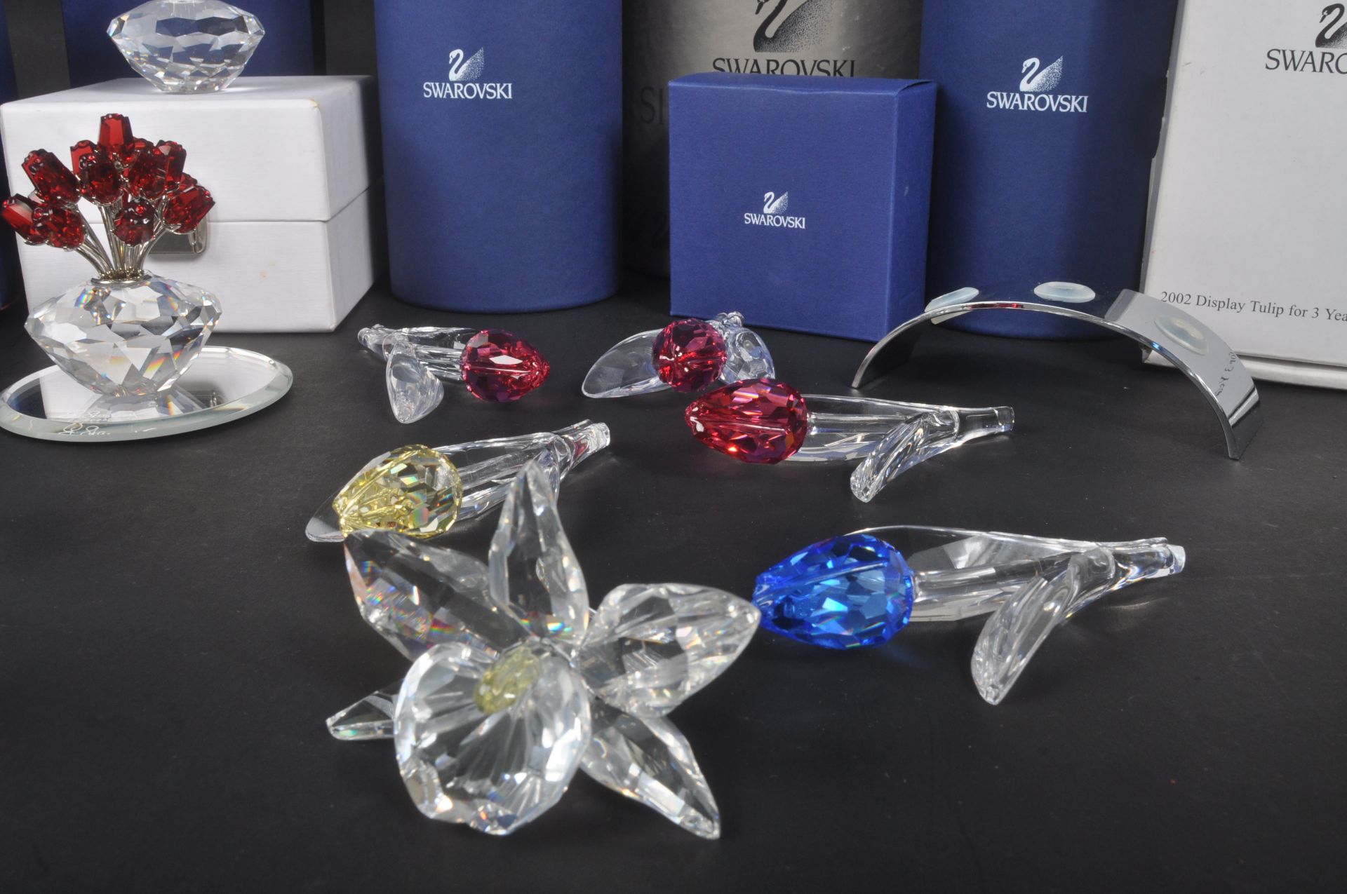 SWAROVSKI - COLLECTION OF CRYSTAL FLOWERS - Image 3 of 13