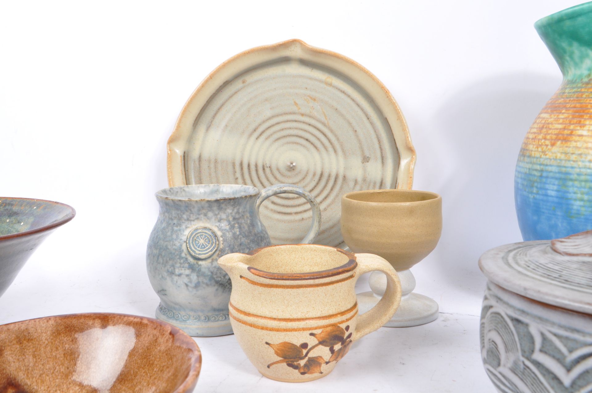 LARGE COLLECTION OF 20TH CENTURY STUDIO POTTERY - Image 3 of 7