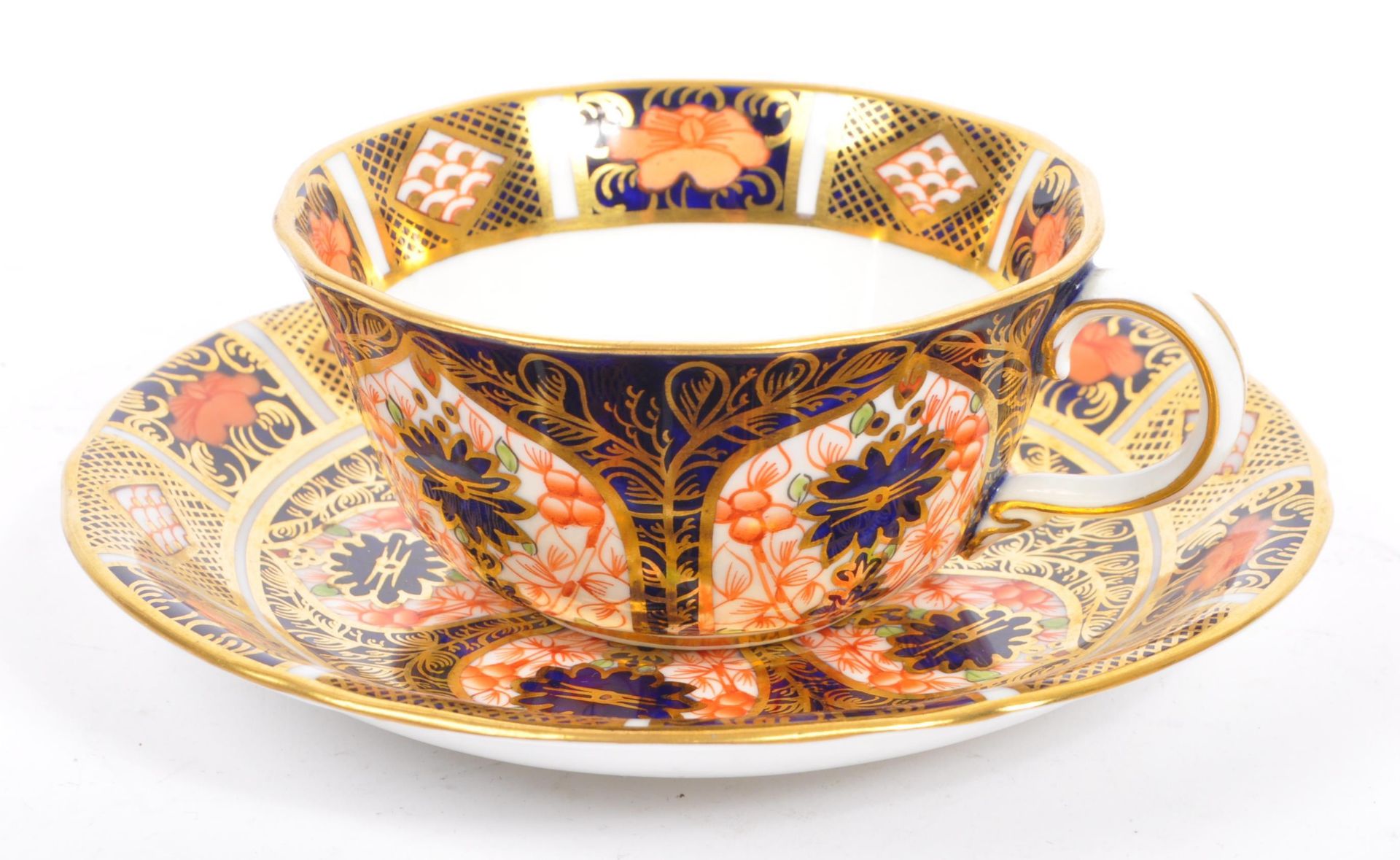COLLECTION OF ROYAL CROWN DERBY IMARI PATTERN CHINA EXAMPLES - Bild 3 aus 5