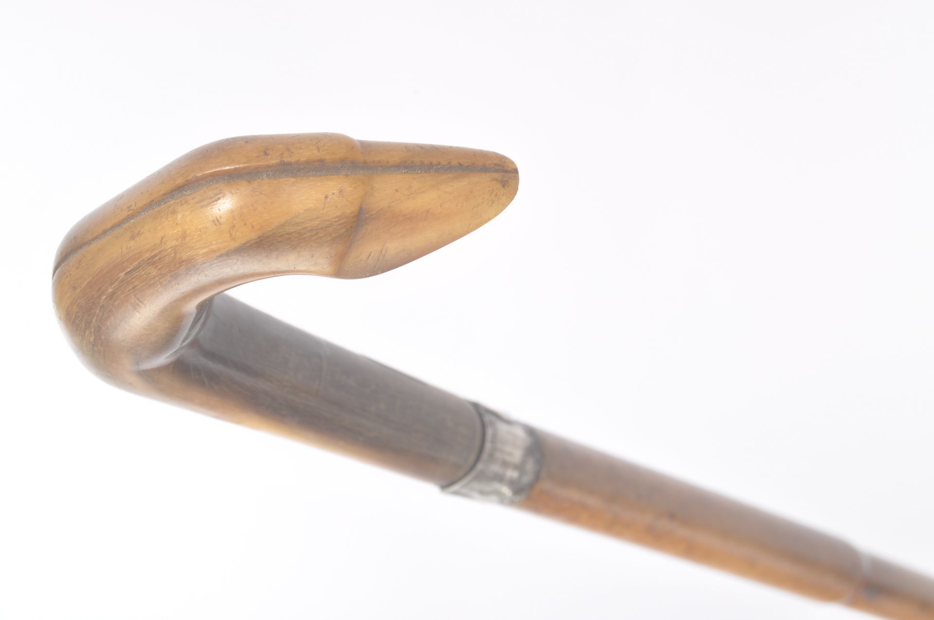 BAMBOO WALKING STICK WITH CARVED HORN HANDLE - Image 5 of 7