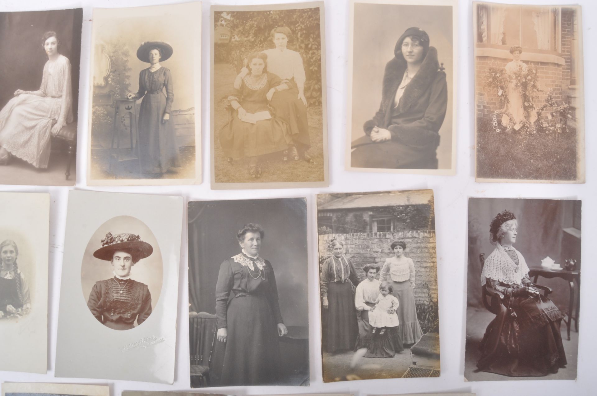 COLLECTION OF REAL PHOTO POSTCARDS OF SOCIAL HISTORY WOMEN - Bild 15 aus 15