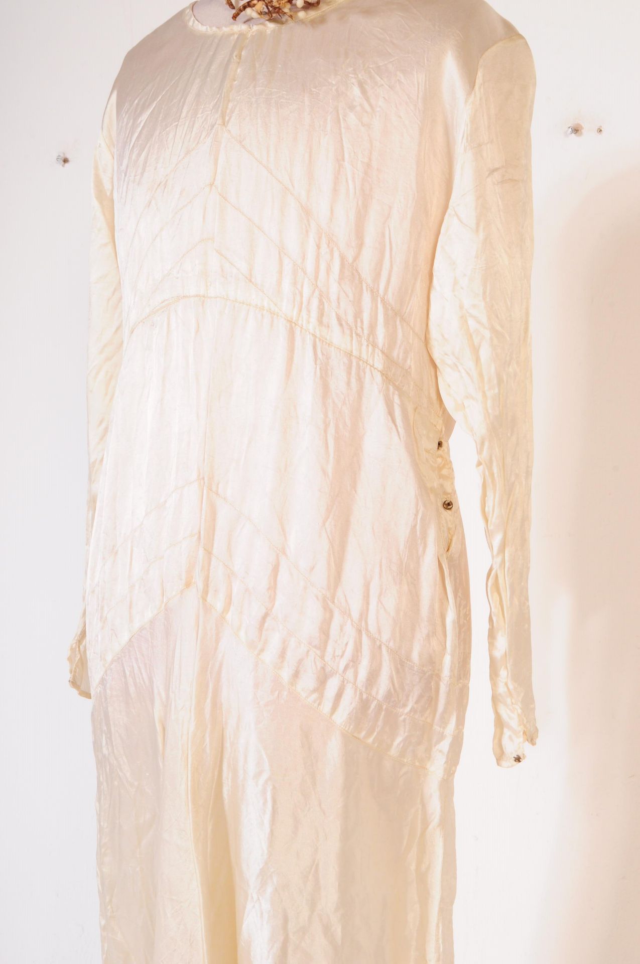 1920S VINTAGE SILK IVORY WEDDING DRESS - Bild 5 aus 12