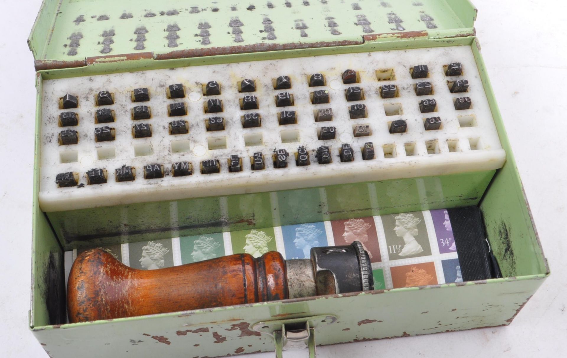 GENERAL POST OFFICE - VINTAGE SATE STAMPER WITH TIN BOX - Image 7 of 7