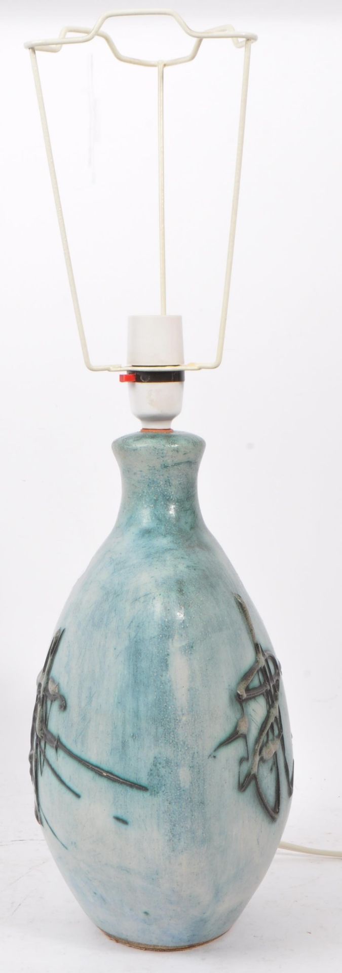 TREMAEN POTTERY - 20TH CENTURY CERAMIC LAMP - Image 4 of 6