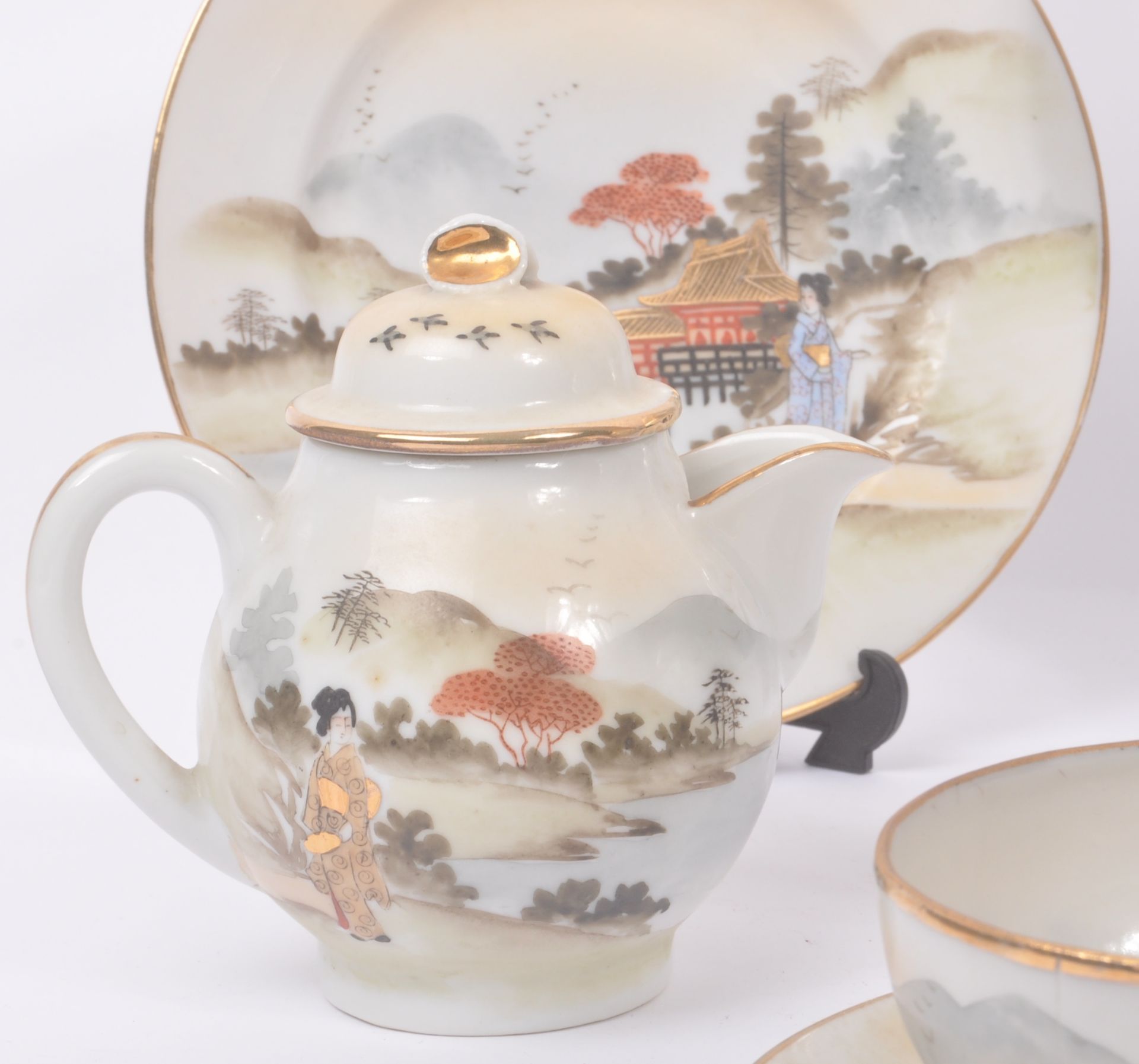 20TH CENTURY PORCELAIN JAPANESE TEA SERVICE - Image 5 of 8