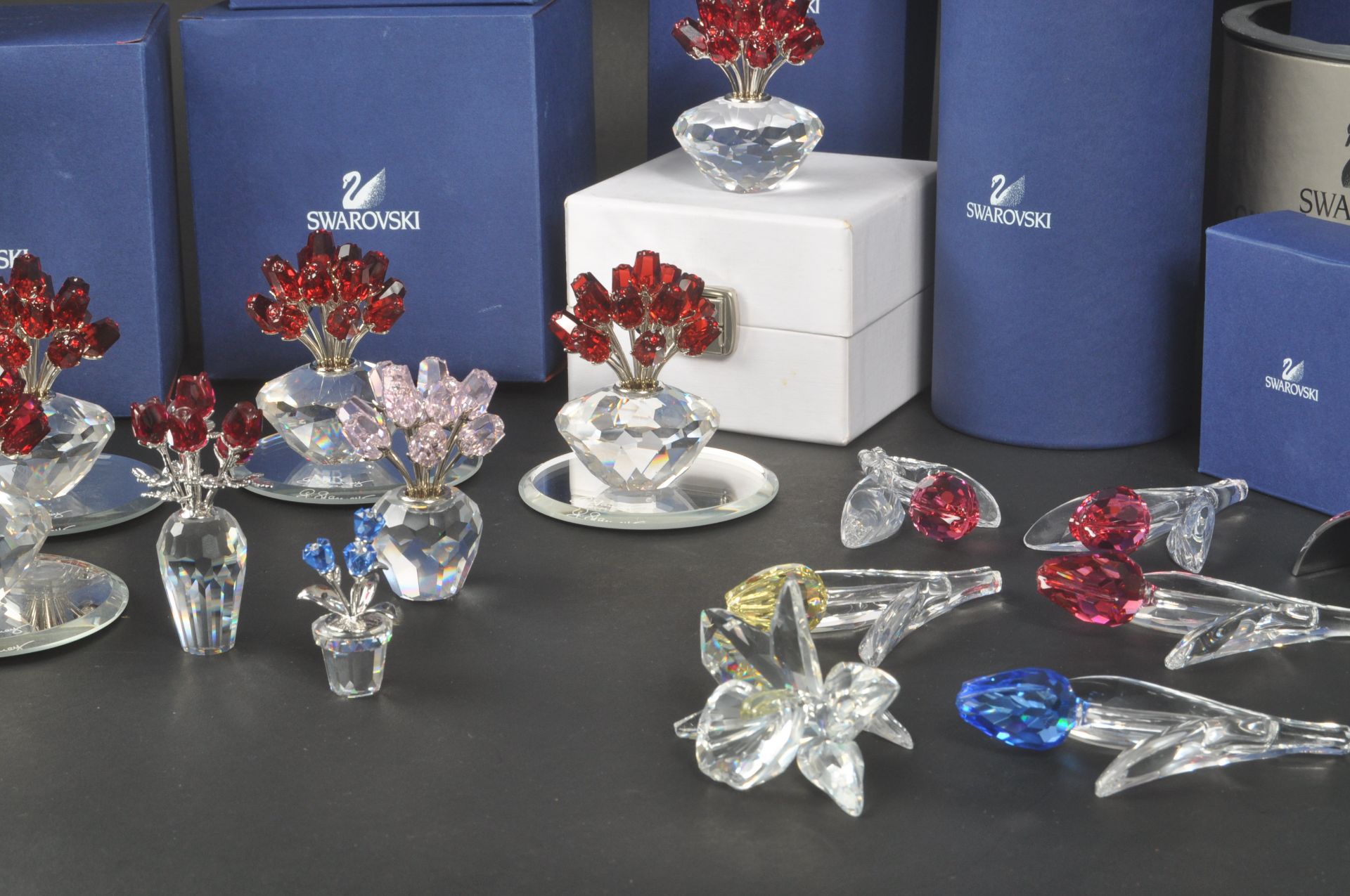 SWAROVSKI - COLLECTION OF CRYSTAL FLOWERS - Image 4 of 13