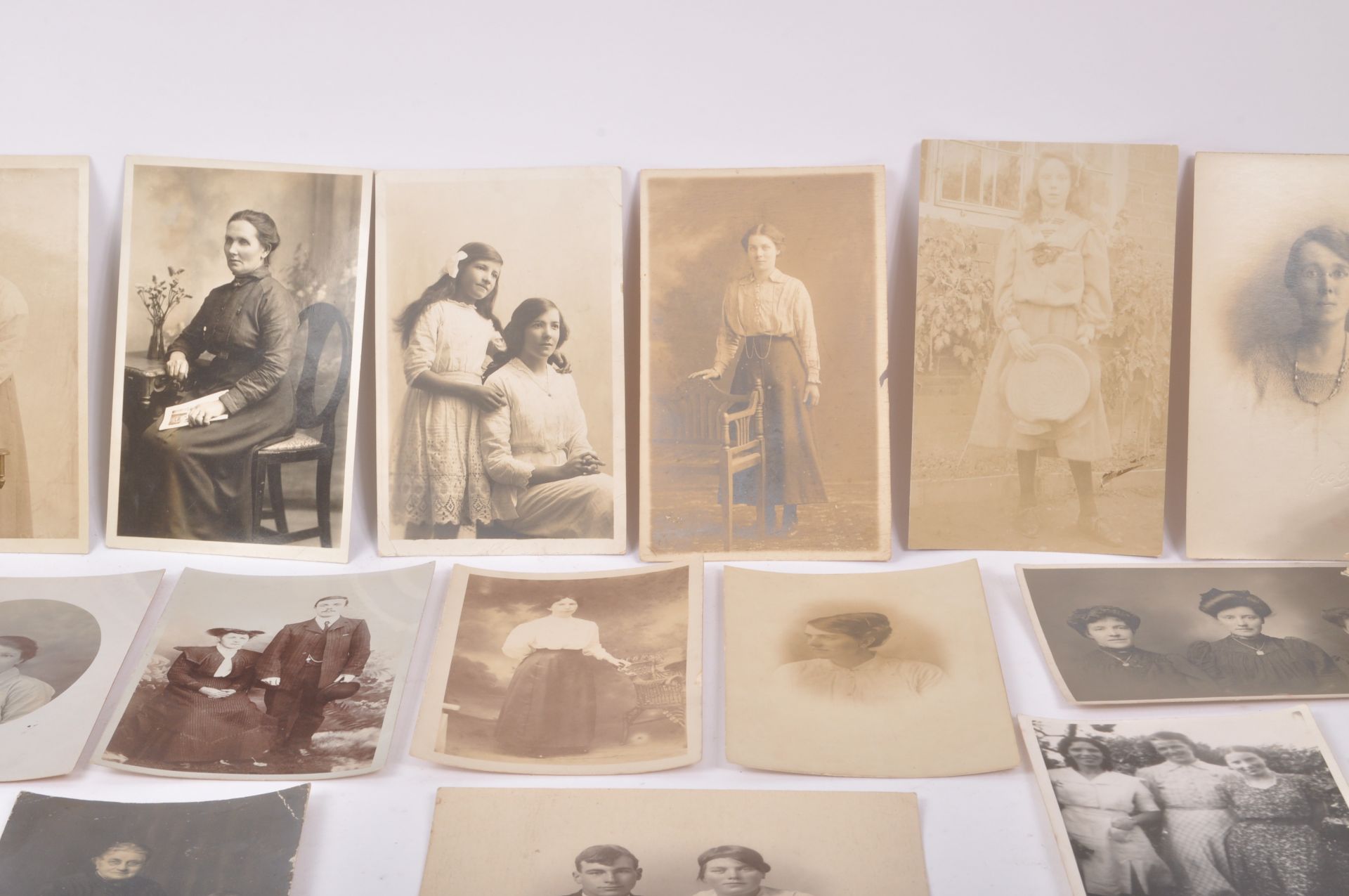 COLLECTION OF REAL PHOTO POSTCARDS OF SOCIAL HISTORY WOMEN - Bild 3 aus 15