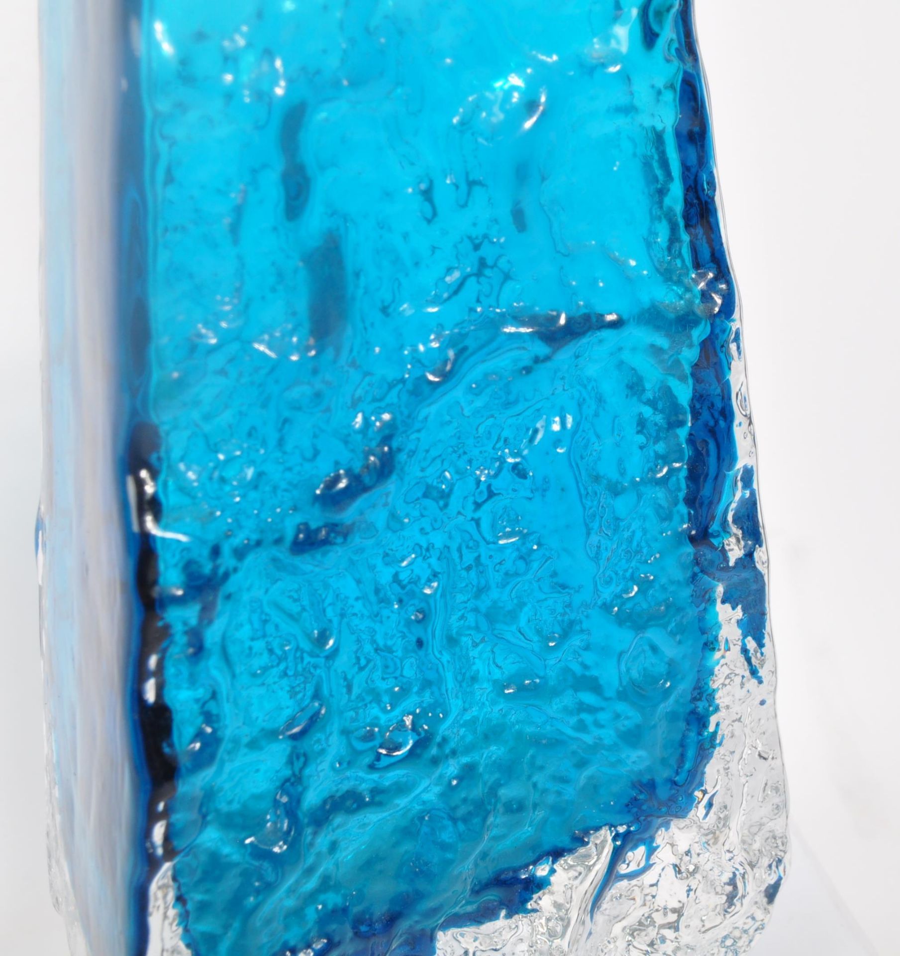 WHITEFRIARS - RETRO STUDIO ART GLASS COFFIN VASE - Image 7 of 9