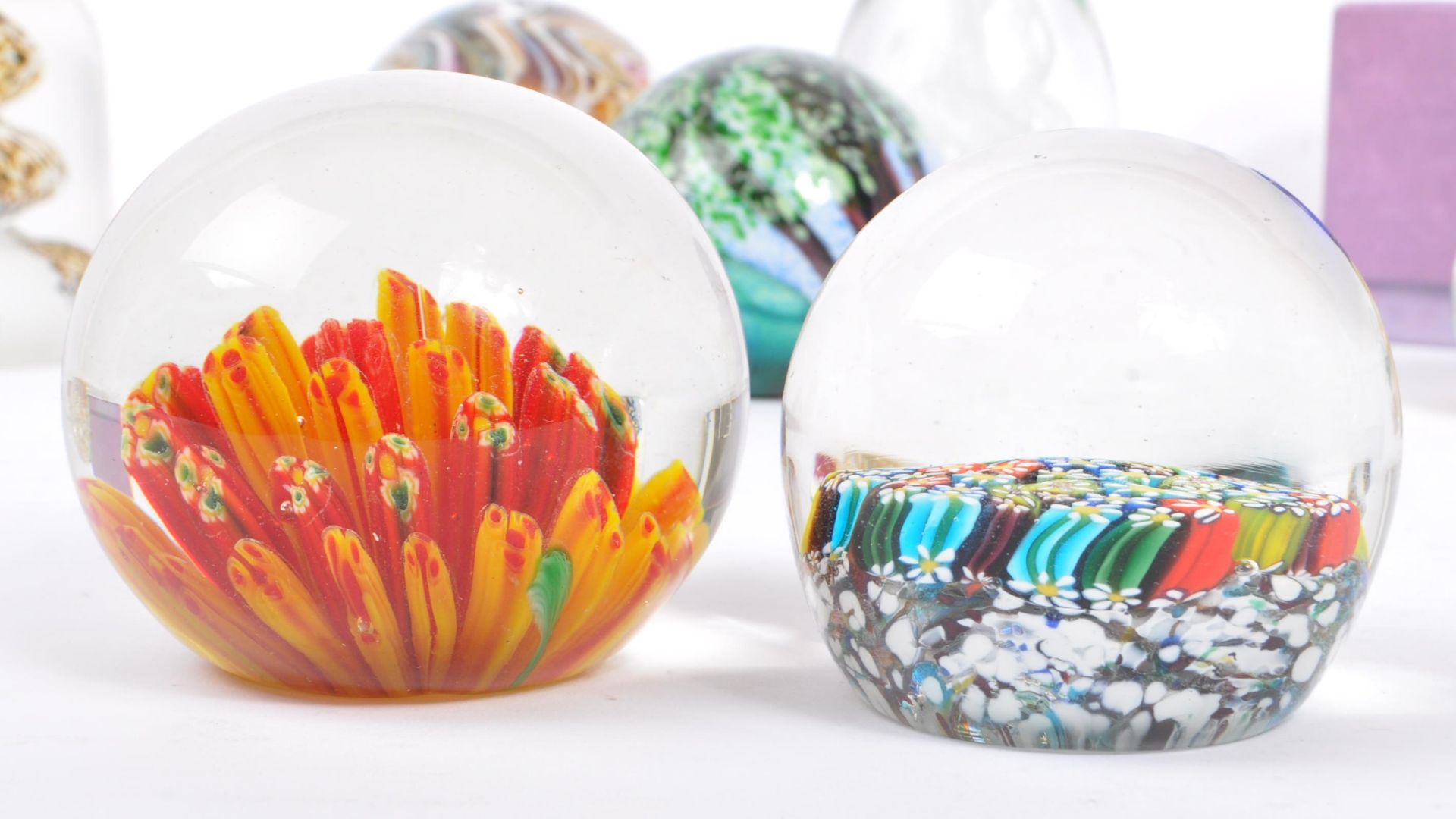 COLLECTION OF VINTAGE STUDIO ART GLASS PAPERWEIGHTS - Bild 9 aus 9