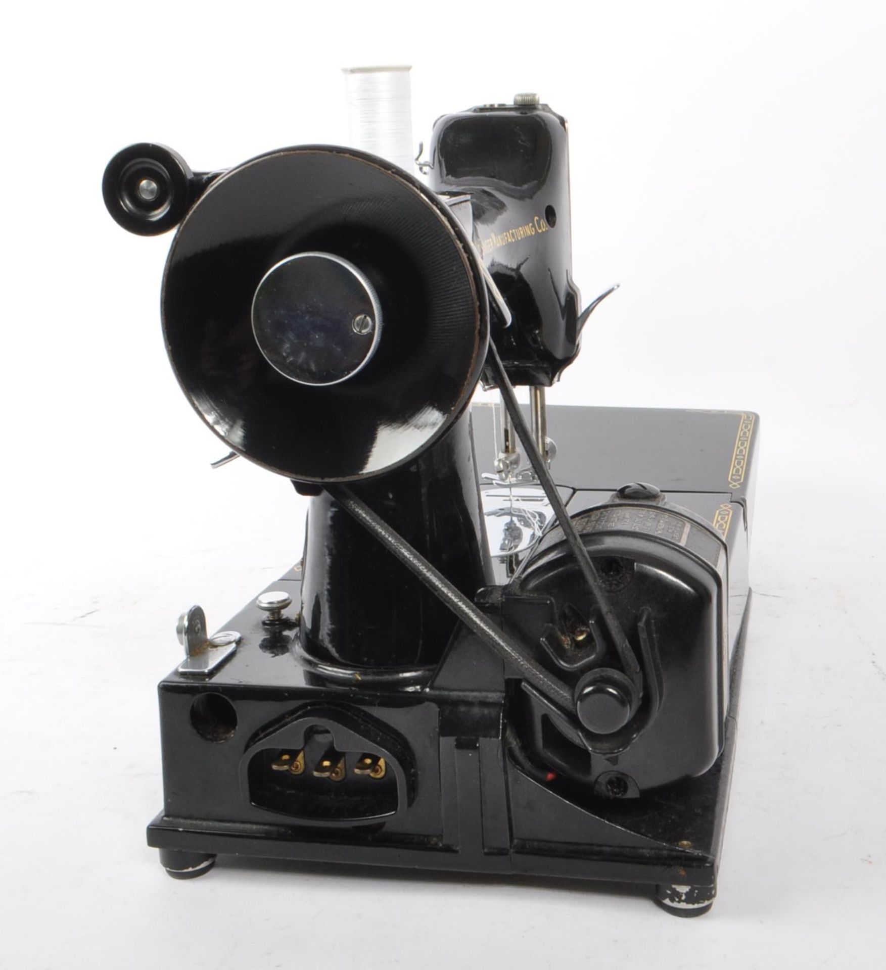 SINGER - 20TH CENTURY FEATHERWEIGHT 222K SEWING MACHINE - Image 3 of 6