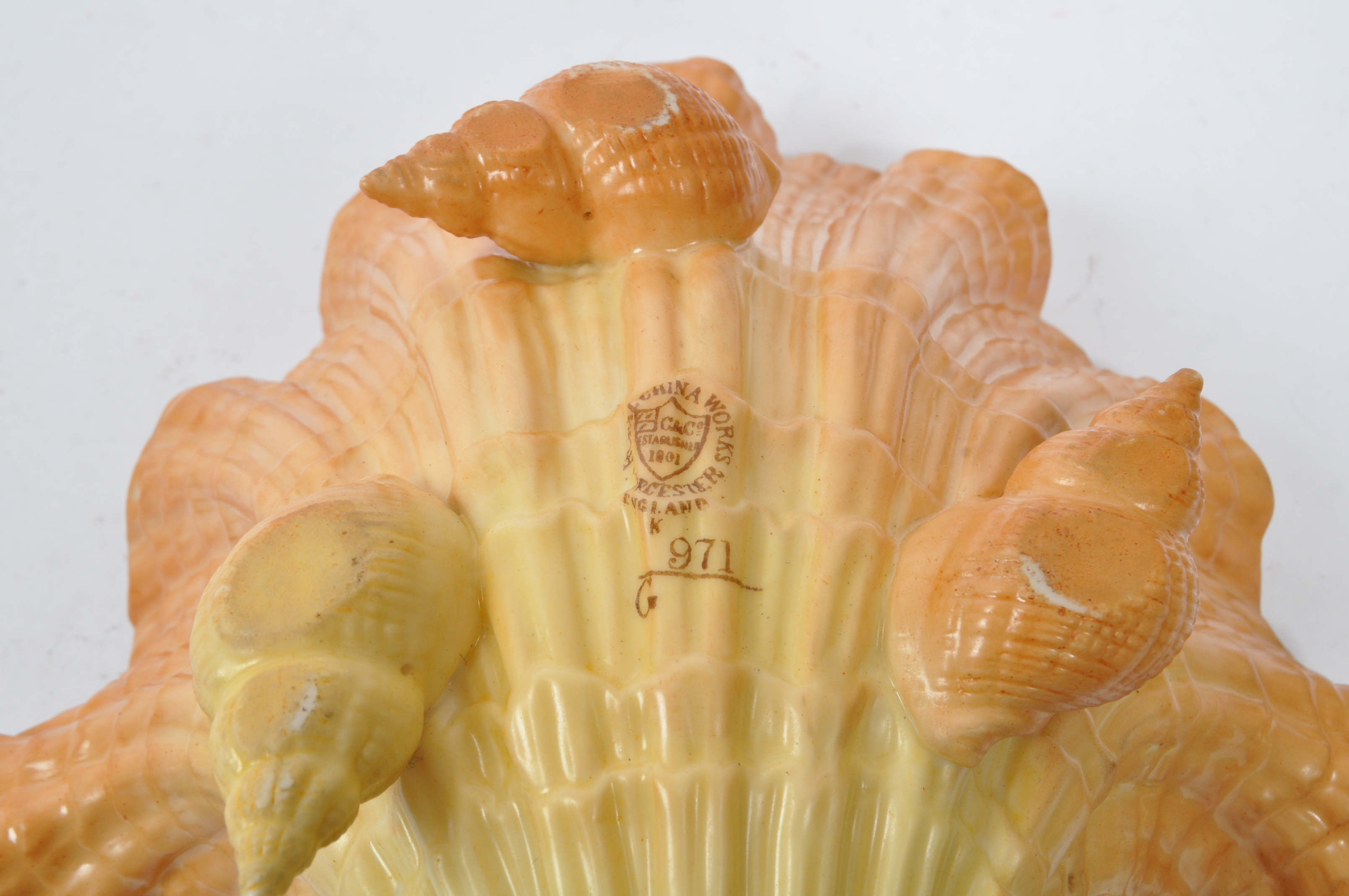 ROYAL WORCESTER - GRAINGER & CO IVORY BLUSH SHELL BOWL - Image 5 of 6