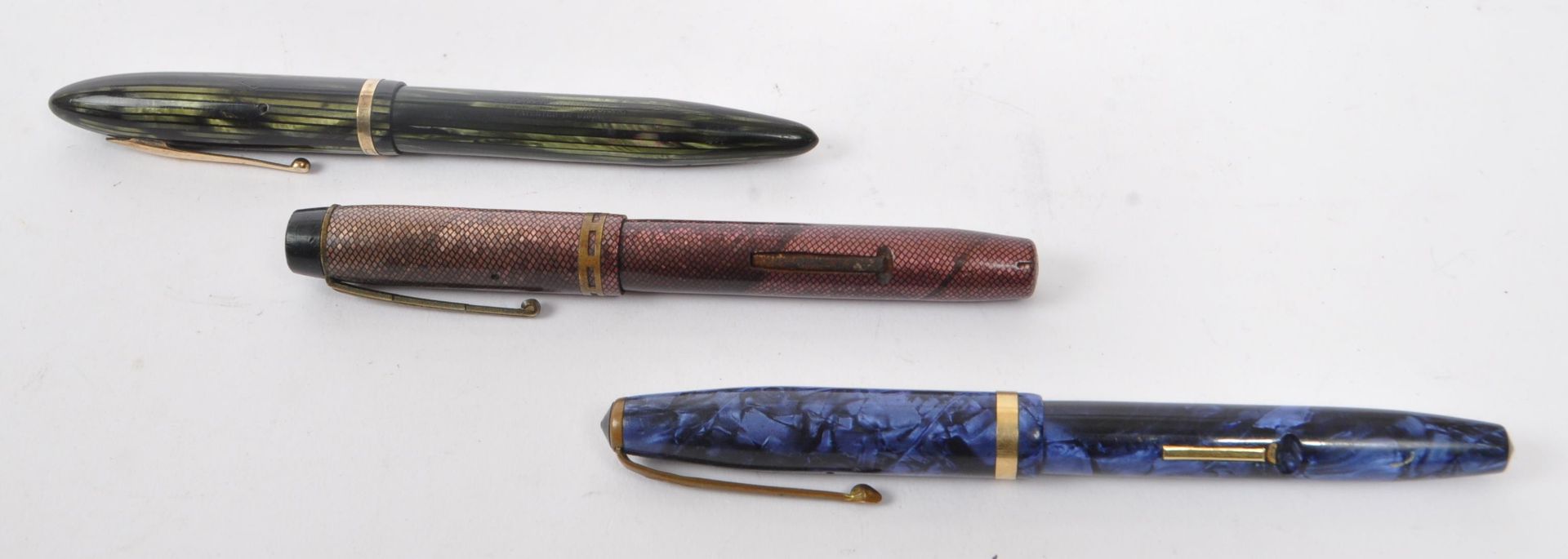 SHEAFFERS & BURNHAM - COLLECTION OF THREE FOUNTAIN PENS - Bild 4 aus 6