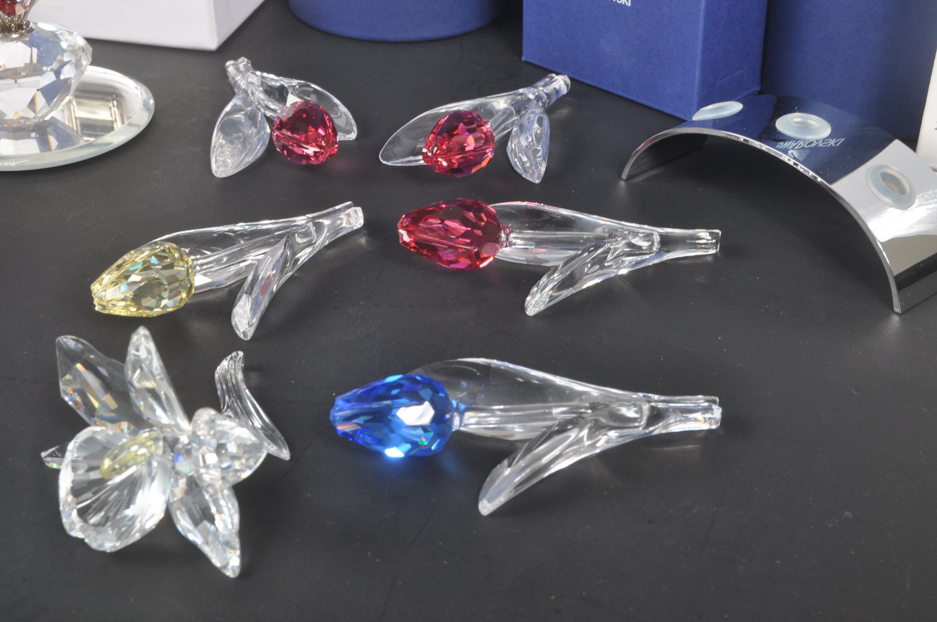 SWAROVSKI - COLLECTION OF CRYSTAL FLOWERS - Image 5 of 13