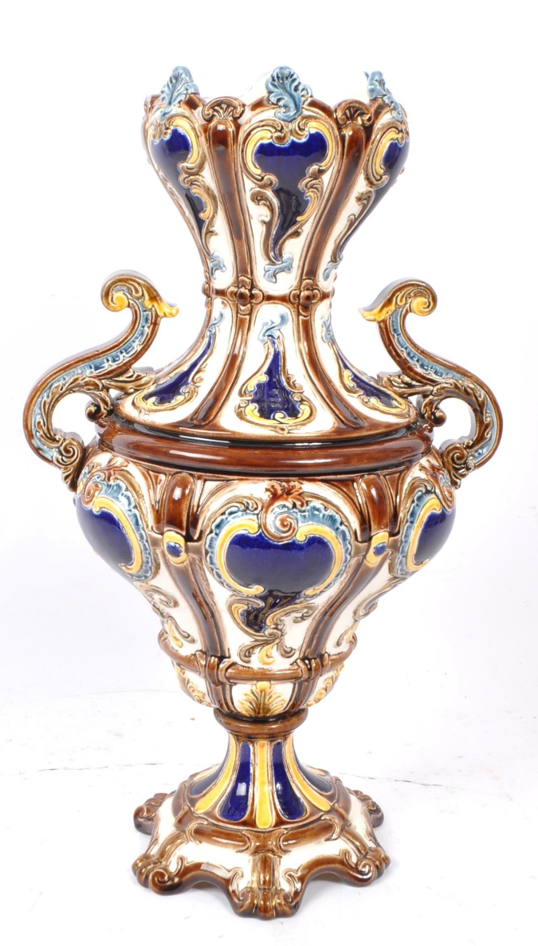 19TH CENTURY GERMAN VASE MANNER OF WILHELM SCHILLER