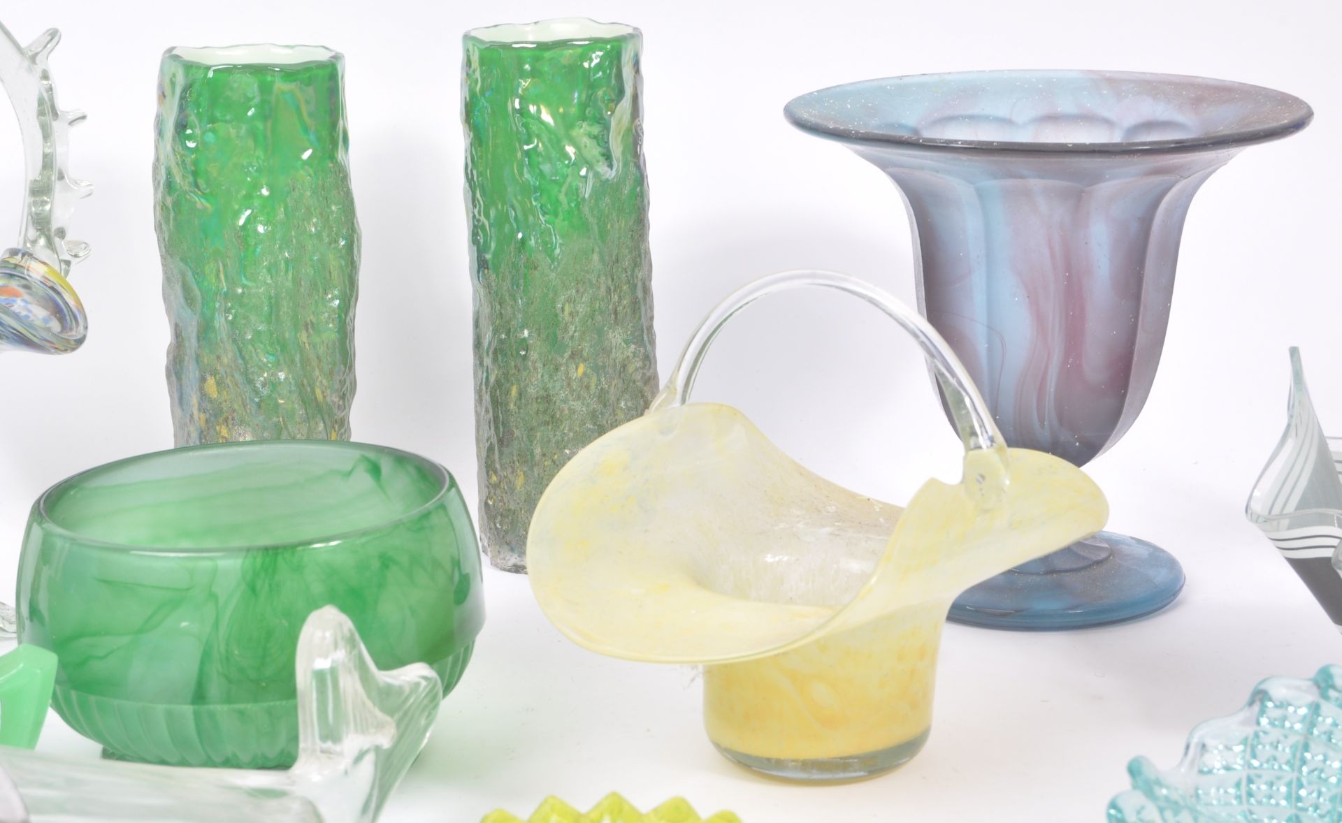 COLLECTION OF MID CENTURY GLASS TO INCLUDE MDINA - Image 7 of 9