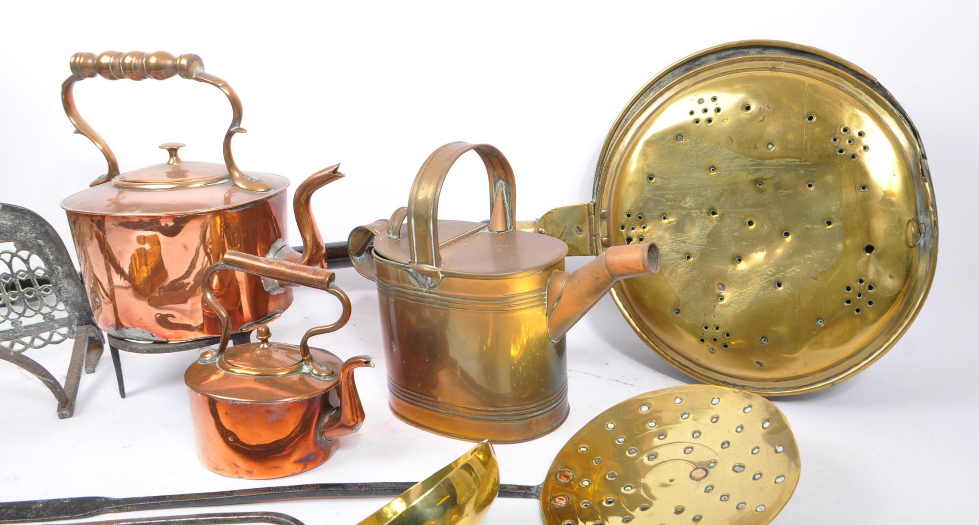 COLLECTION OF 19TH CENTURY BRASS COPPER IRON FIRESIDE WARE - Image 3 of 11