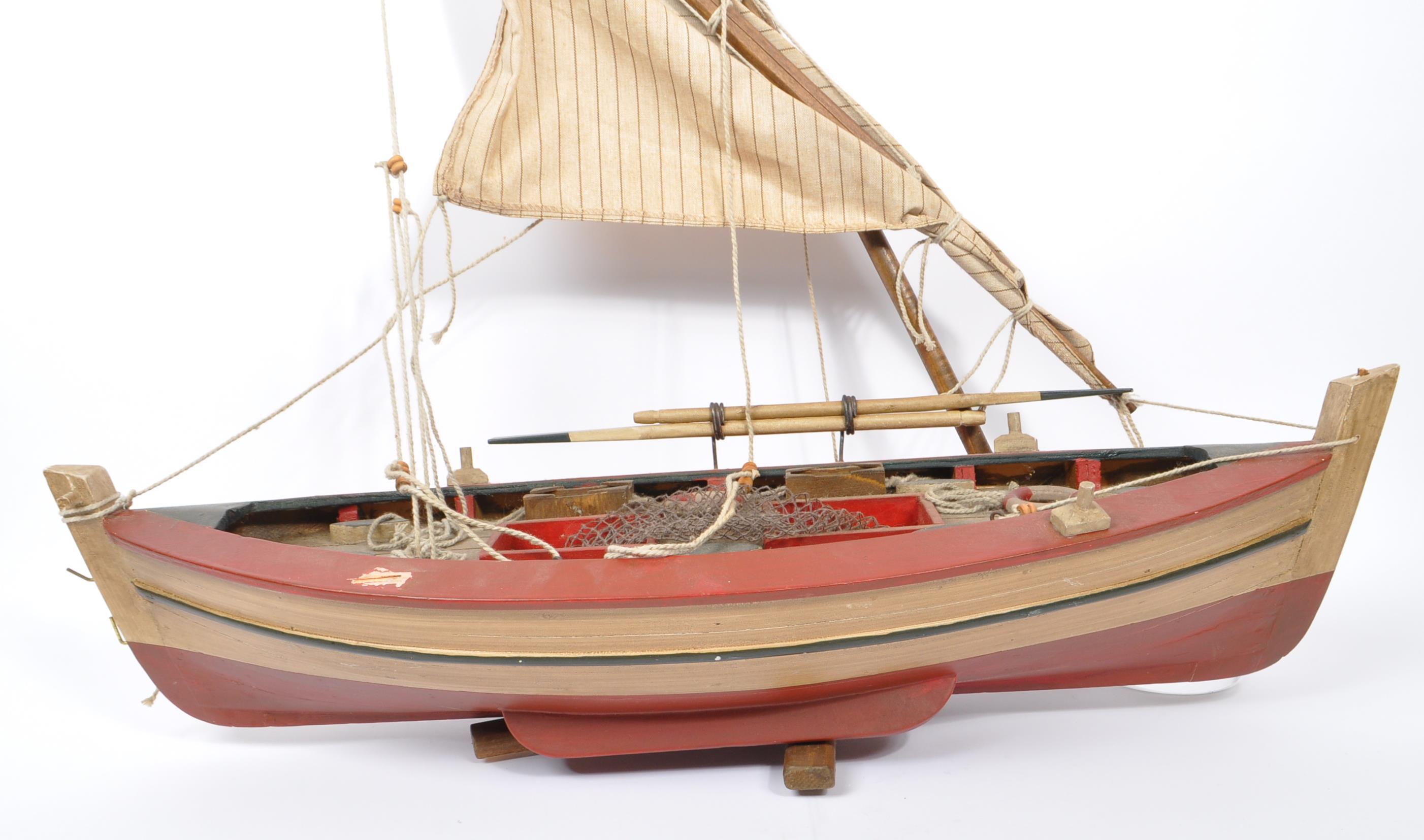 VINTAGE 20TH CENTURY WOODEN POND SAILING YACHT - Image 3 of 6