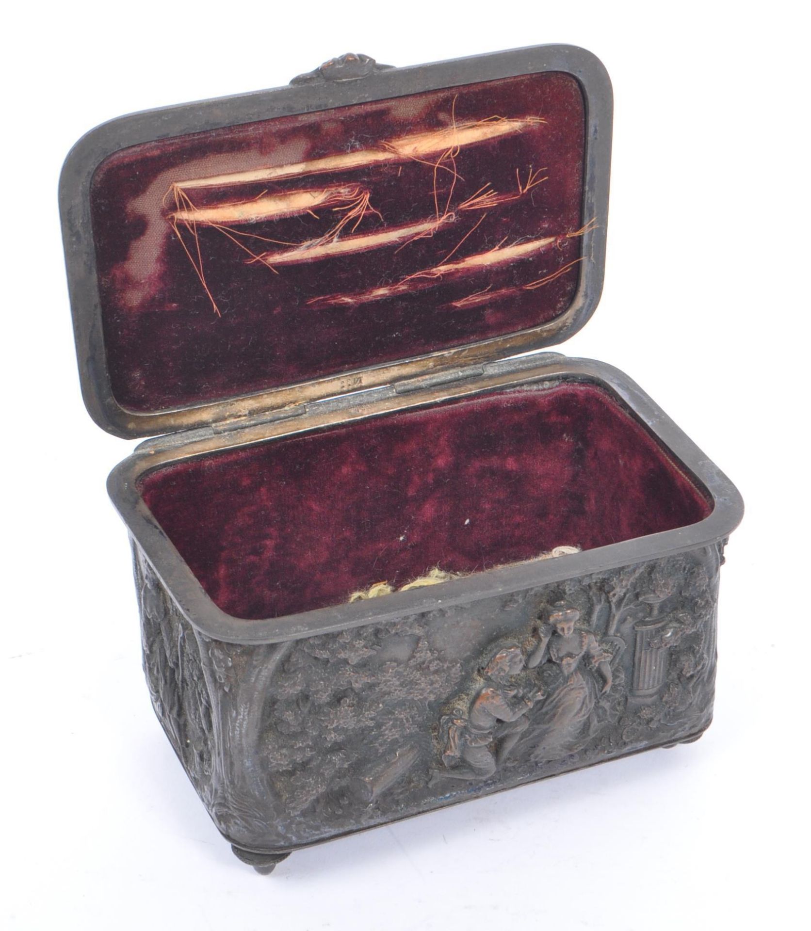 EARLY 20TH CENTURY FRENCH SPELTER LIDDED JEWELLERY CASKET - Bild 2 aus 6