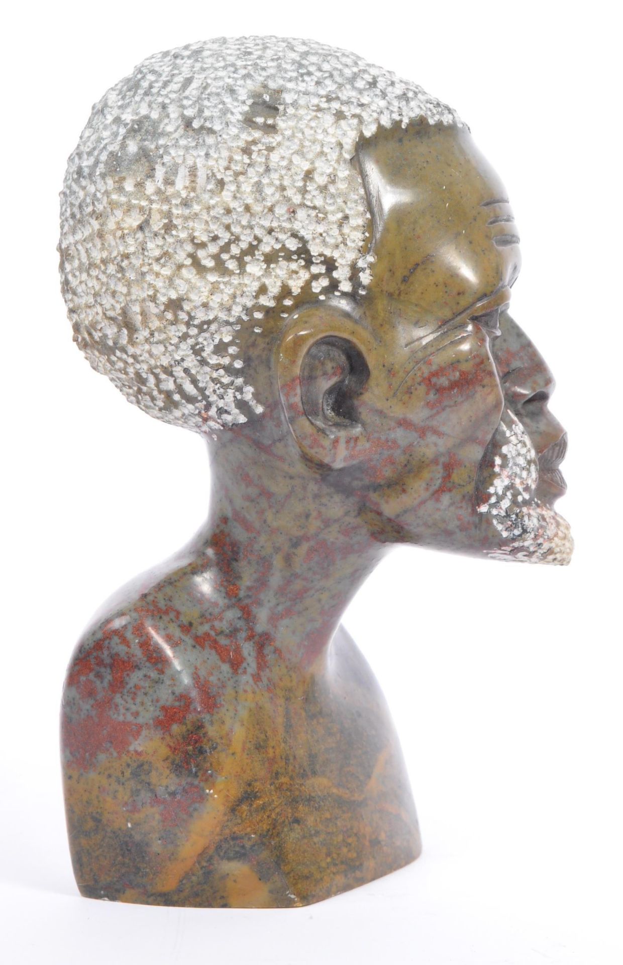 VINTAGE LATE 20TH CENTURY ZULULAND STONE CARVING OF A BUST - Image 2 of 6