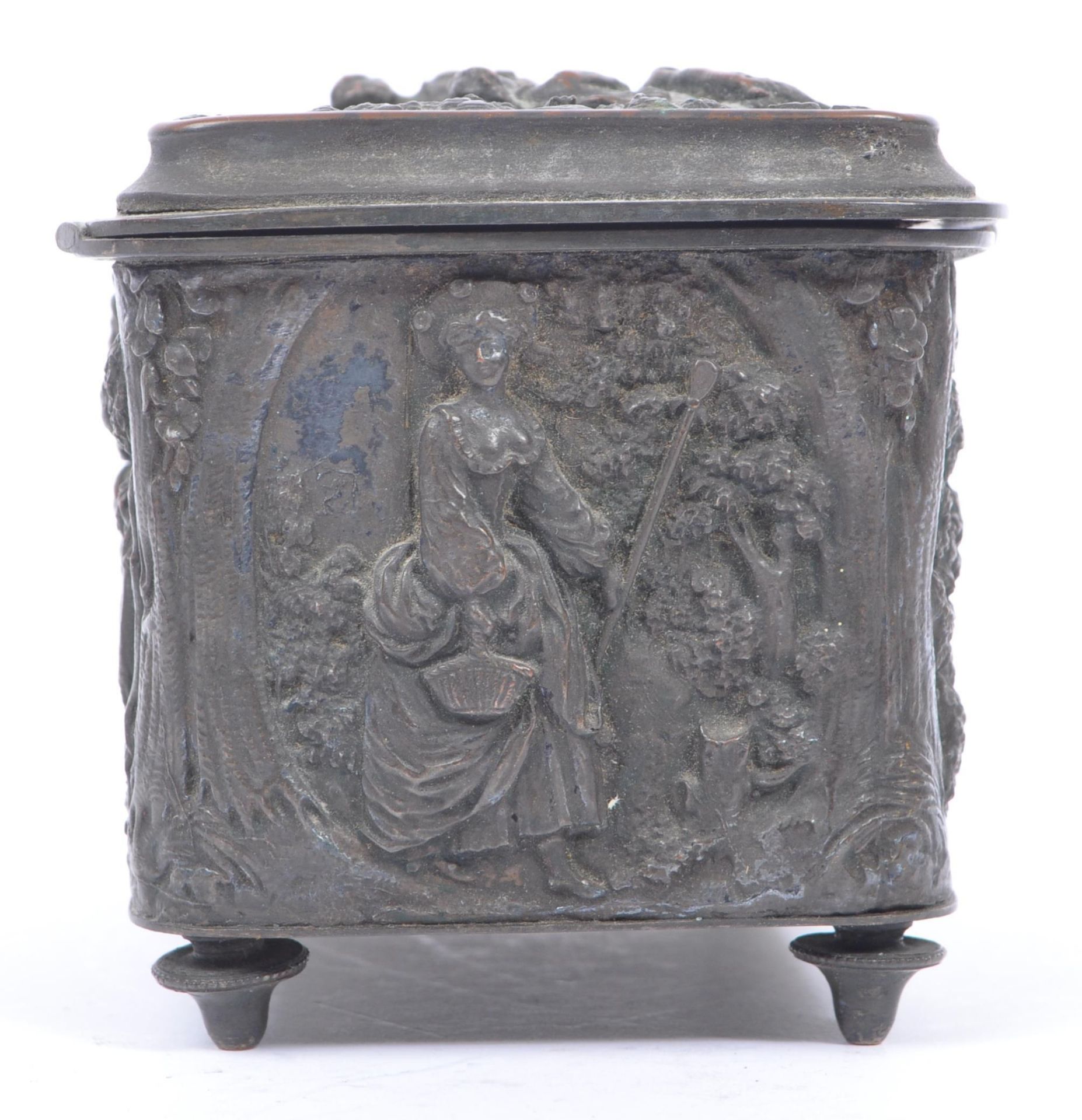 EARLY 20TH CENTURY FRENCH SPELTER LIDDED JEWELLERY CASKET - Bild 3 aus 6