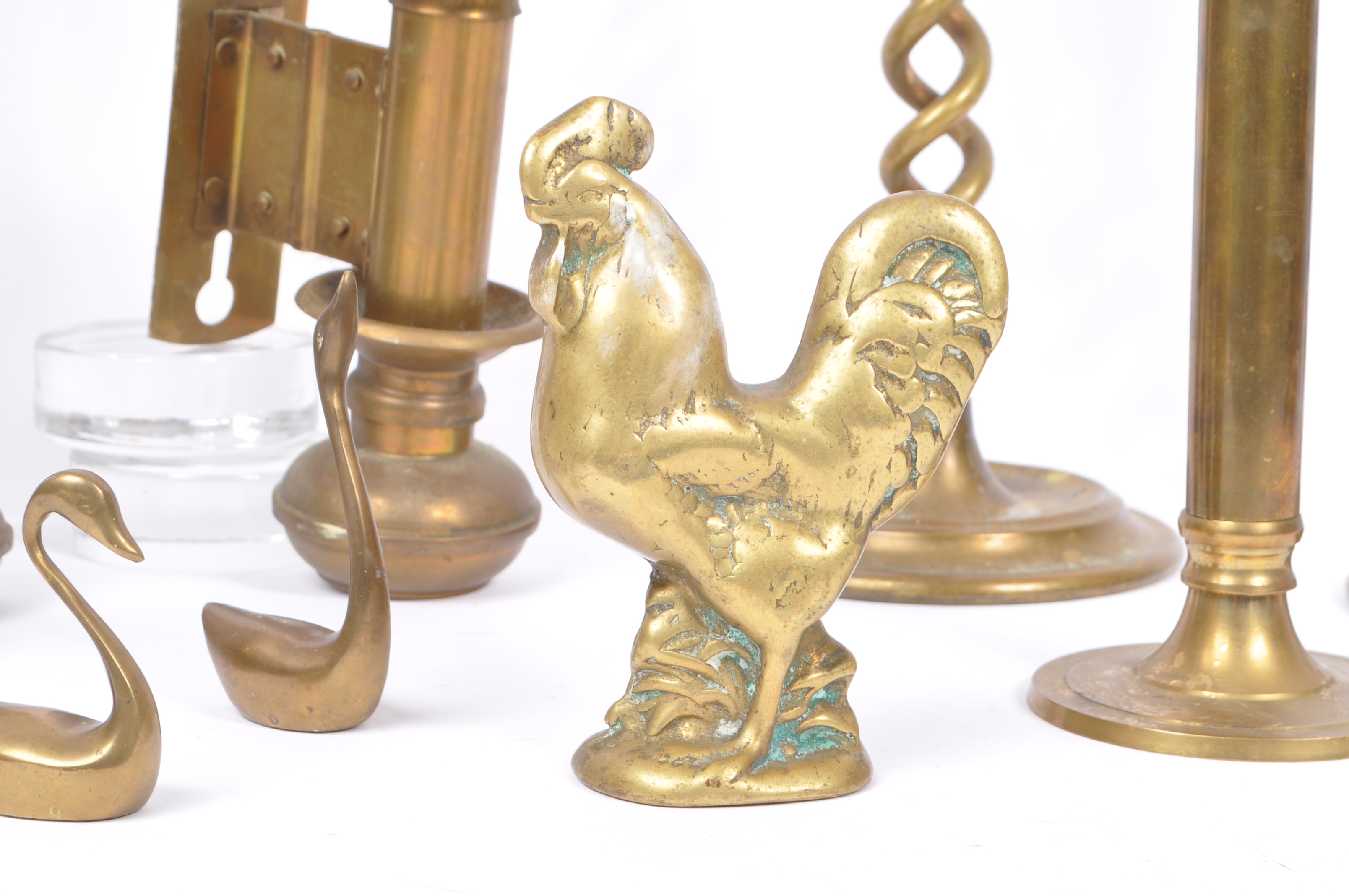 COLLECTION OF DECORATIVE BRASS AND LIGHTING WARES - Image 3 of 6