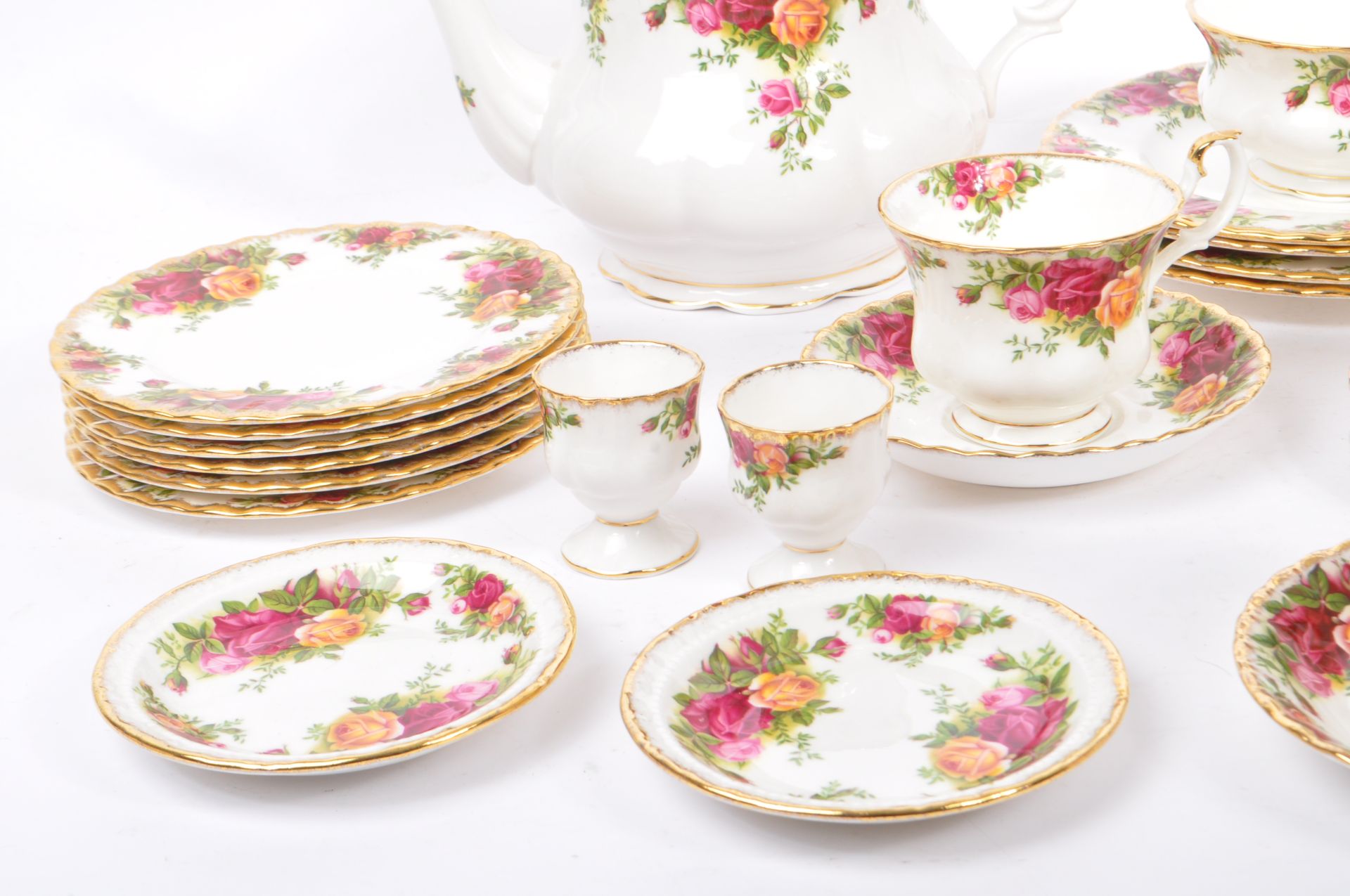 MID 20TH CENTURY OLD COUNTRY ROSES ROYAL ALBERT TEA SET - Image 3 of 8