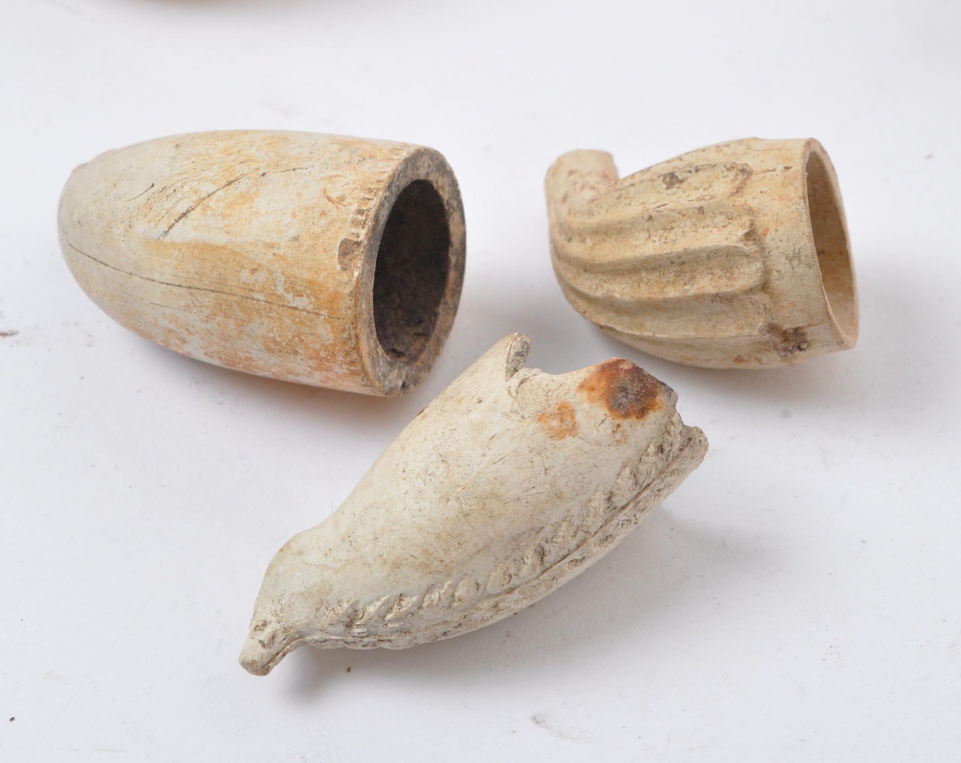 COLLECTION OF 19TH CENTURY CLAY PIPES - Bild 2 aus 7