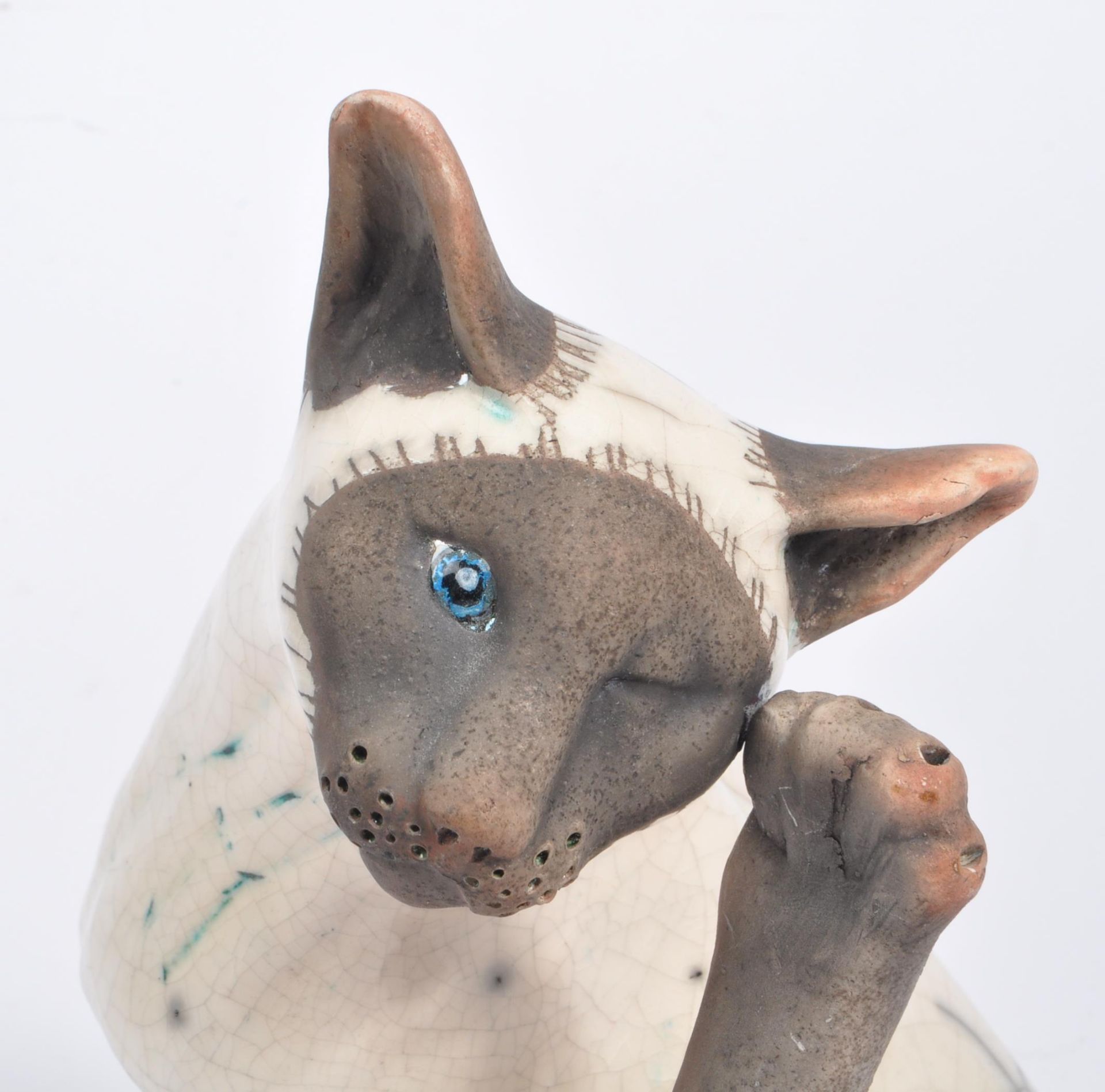 RUDGE CAT - CONTEMPORARY RAKU MODEL OF SIAMESE CAT - Image 5 of 6