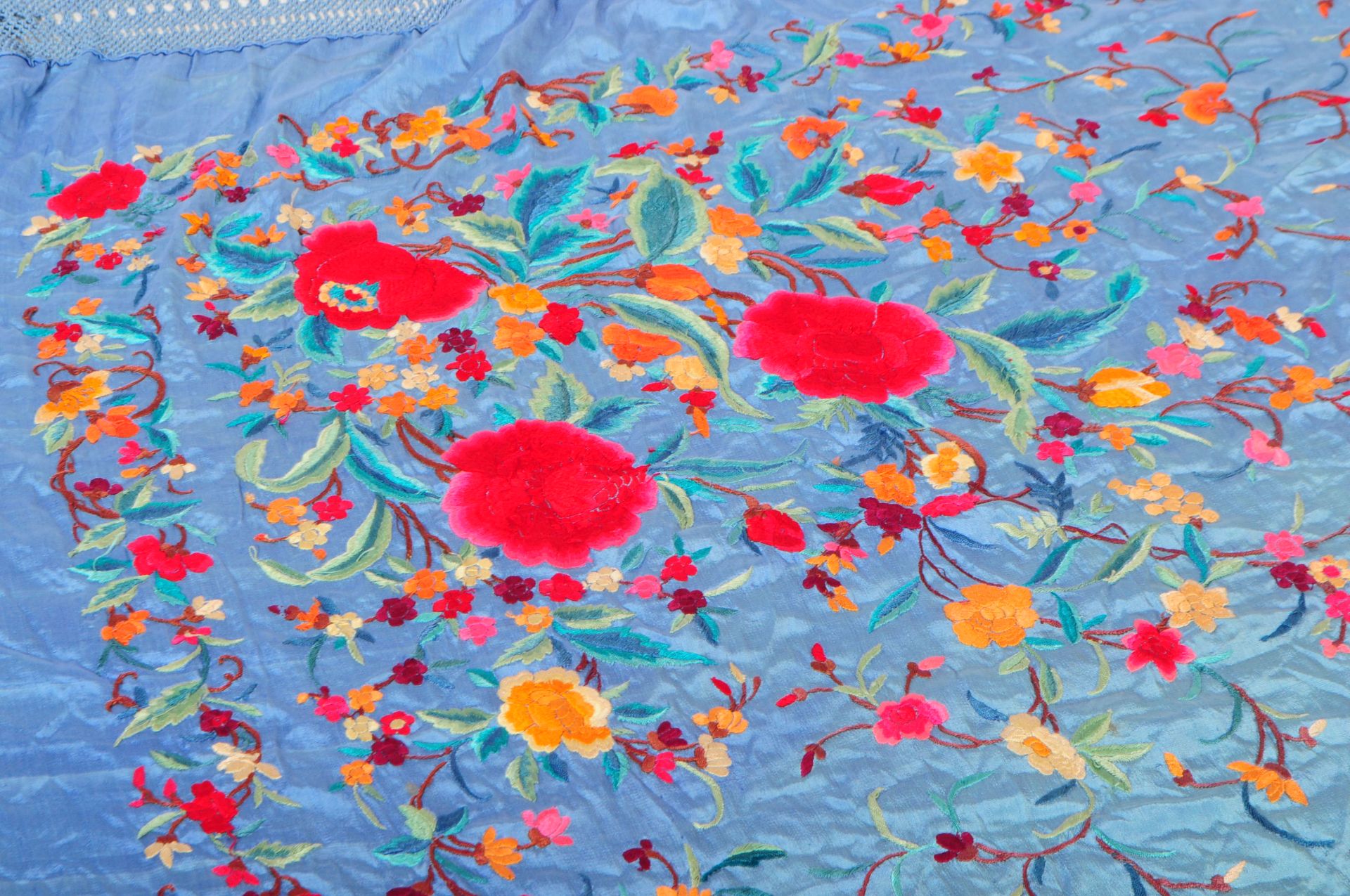 QING DYNASTY SILK EMBROIDERED CHINESE TEXTILE SHAWL THROW - Image 6 of 8