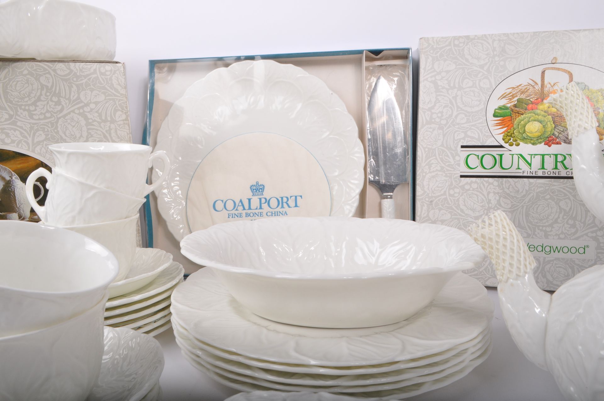 COALPORT - COLLECTION OF COUNTRYWARE TEA AND DINNER SET - Image 5 of 9