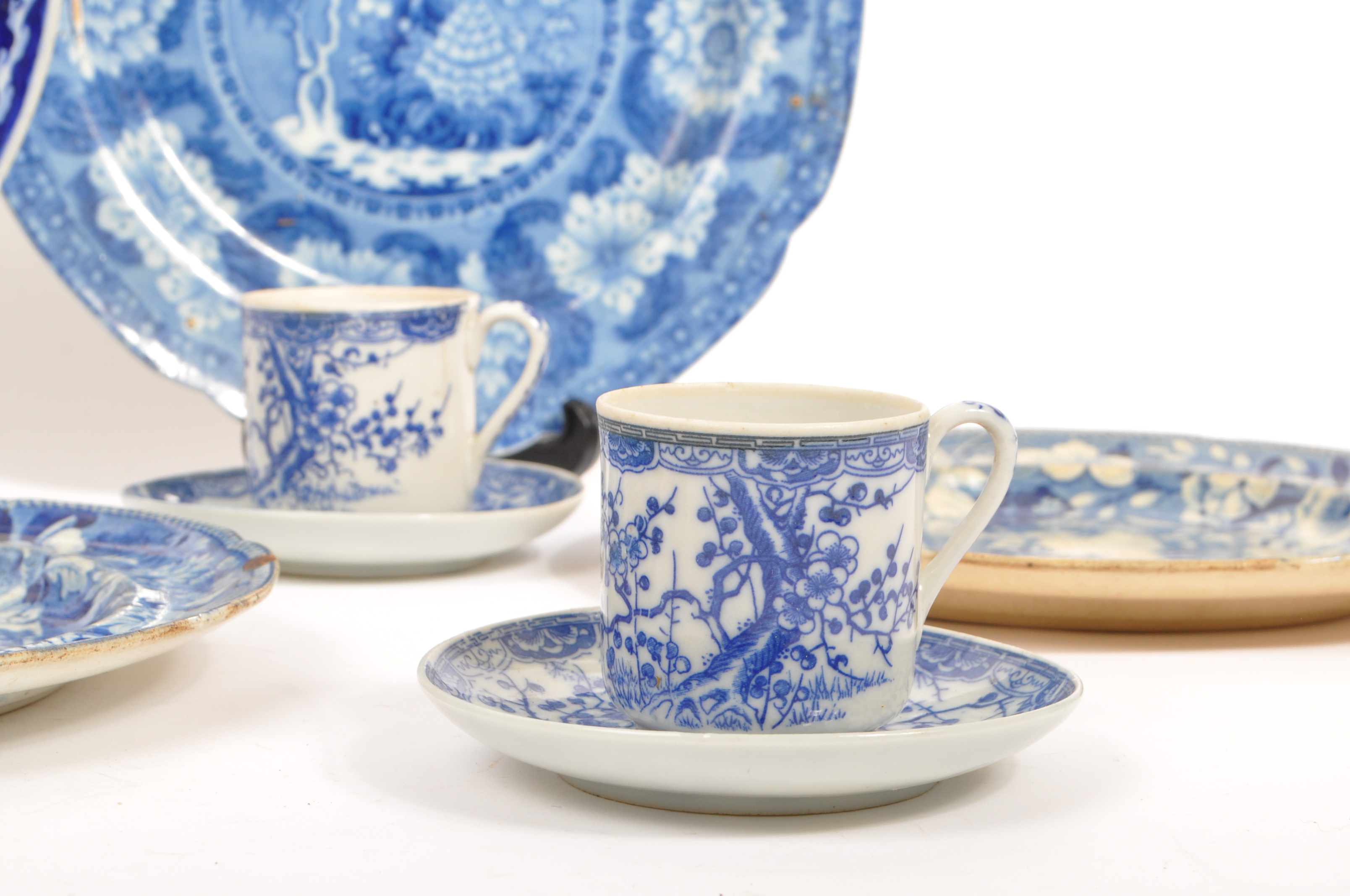 COLLECTION OF 19TH CENTURY & LATER BLUE AND WHITE CERAMICS - Image 7 of 12