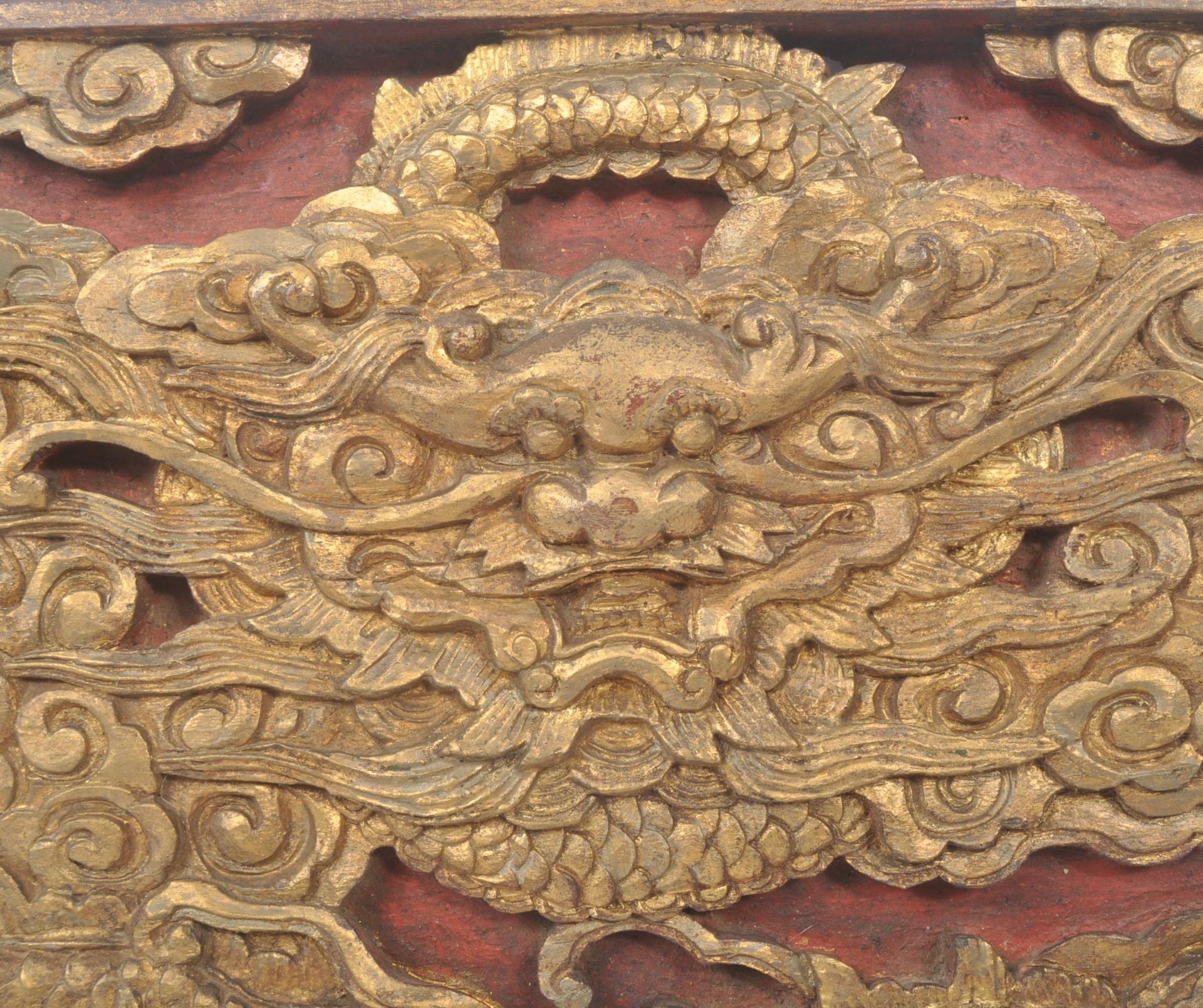 19TH CENTURY CHINESE GILT WOOD DRAGON PANEL - Bild 4 aus 5