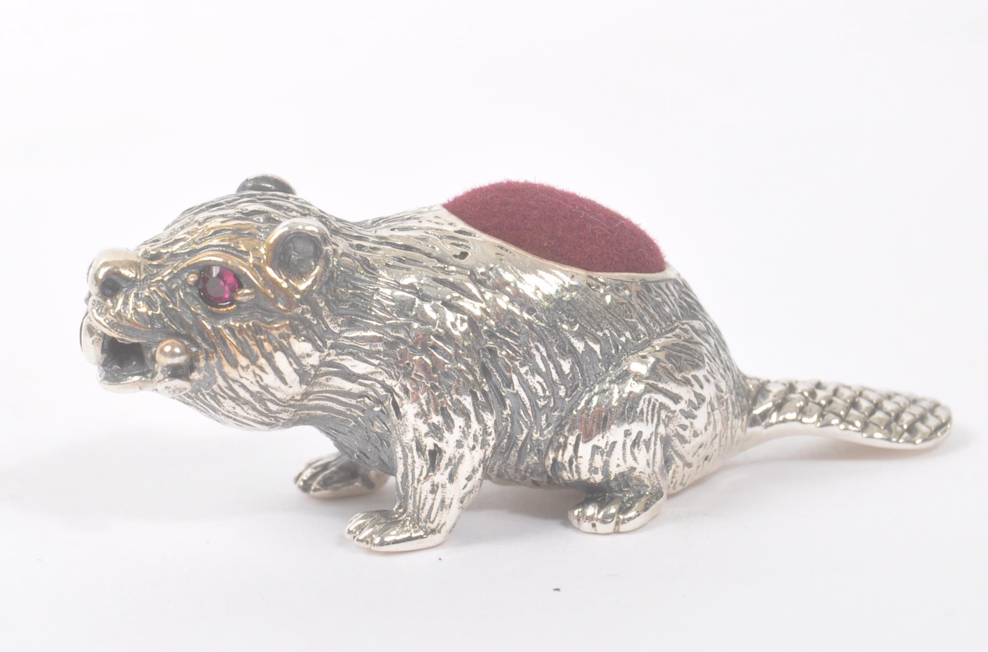 STERLING SILVER PINCUSHION IN THE FORM OF A BEAVER - Image 2 of 5