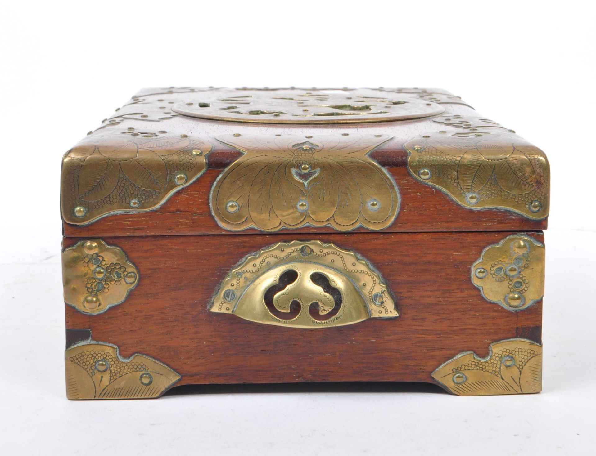 20TH CENTURY CHINESE BRASS BOUND JEWELLERY BOX - Bild 6 aus 10