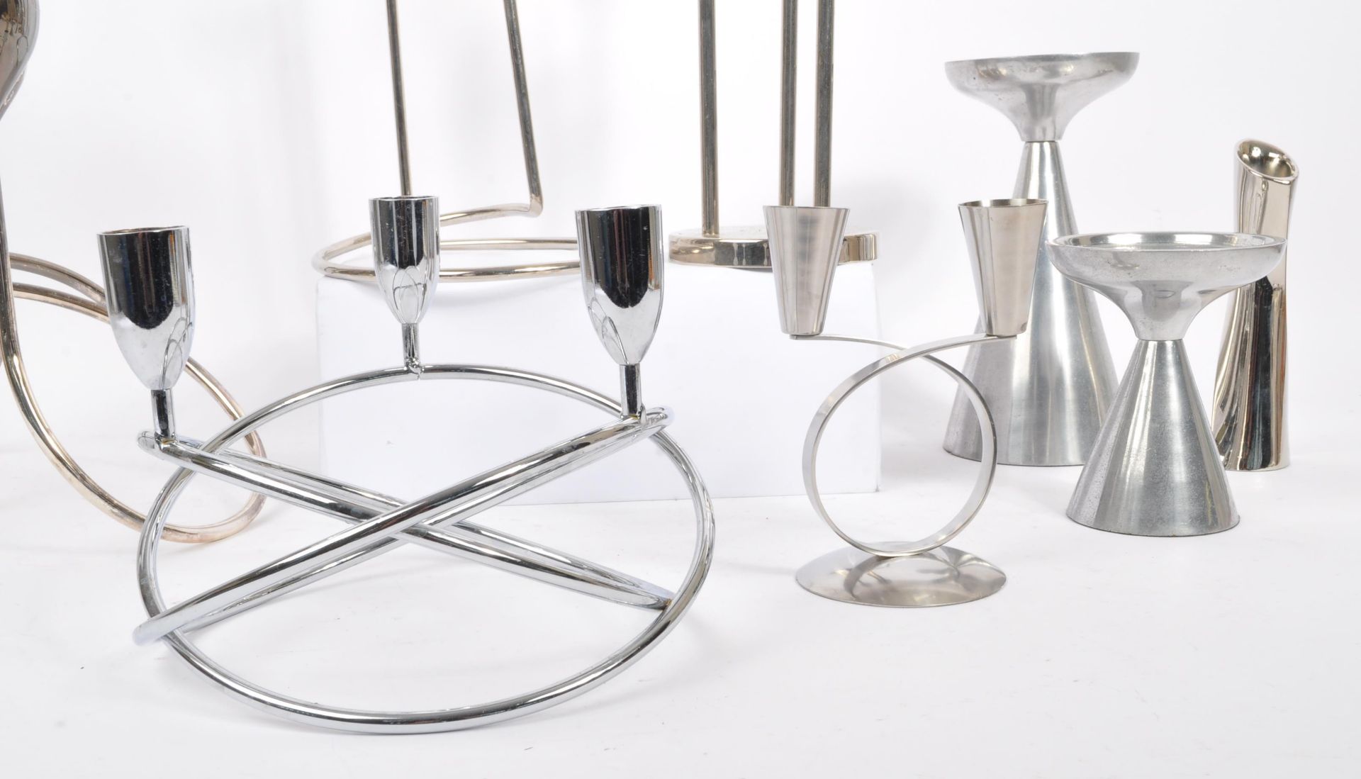 COLLECTION OF EIGHT 1980S STAINLESS STEEL CANDLE HOLDERS - Bild 4 aus 10