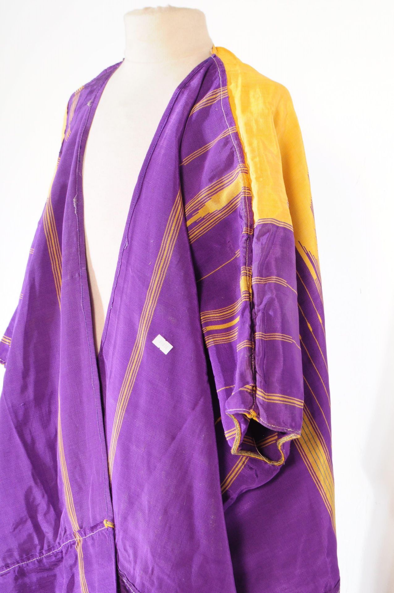 1940S KANJIVARAM STYLE FORMAL SILK ROBE SHAWL - Image 6 of 8