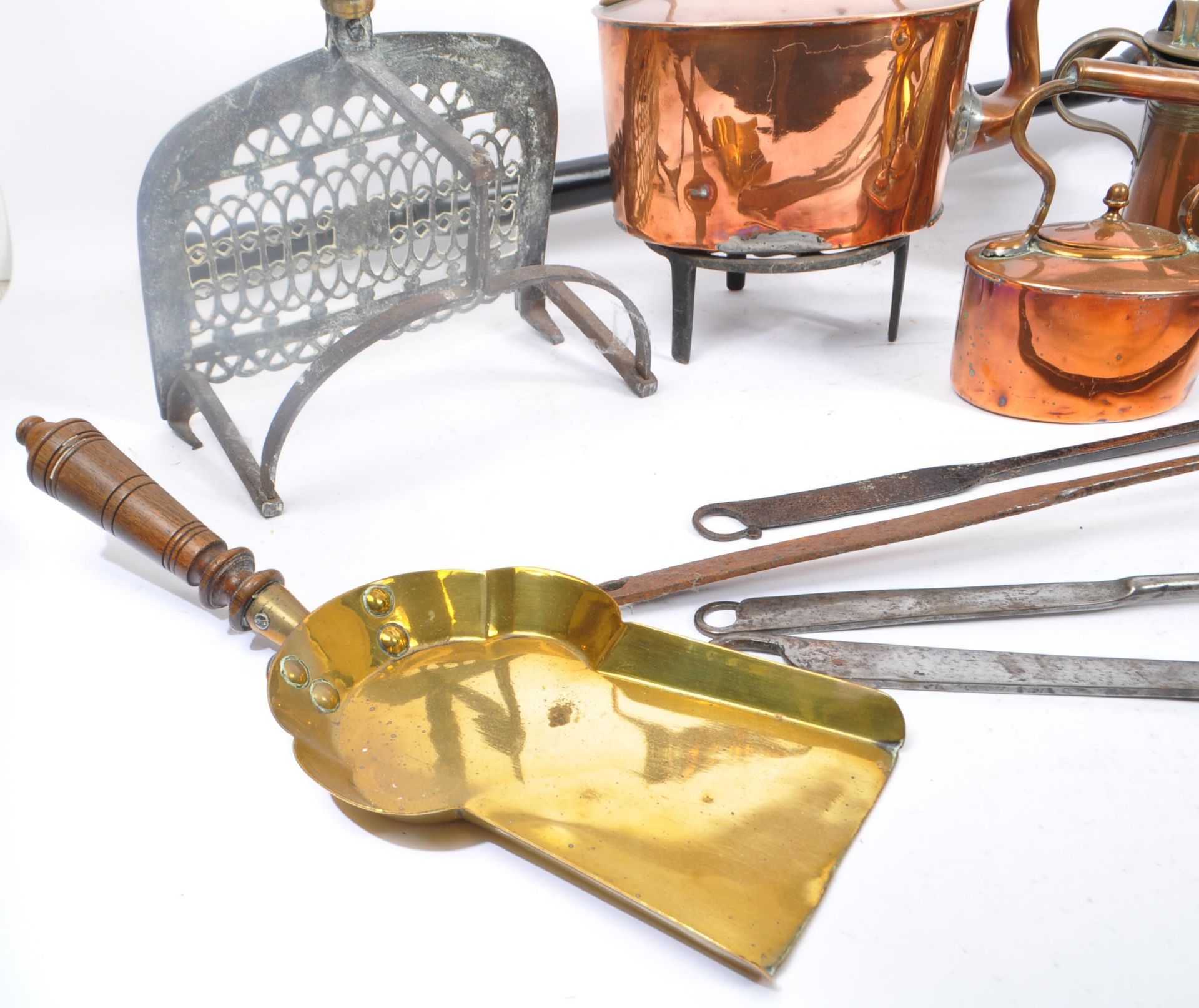 COLLECTION OF 19TH CENTURY BRASS COPPER IRON FIRESIDE WARE - Image 6 of 11