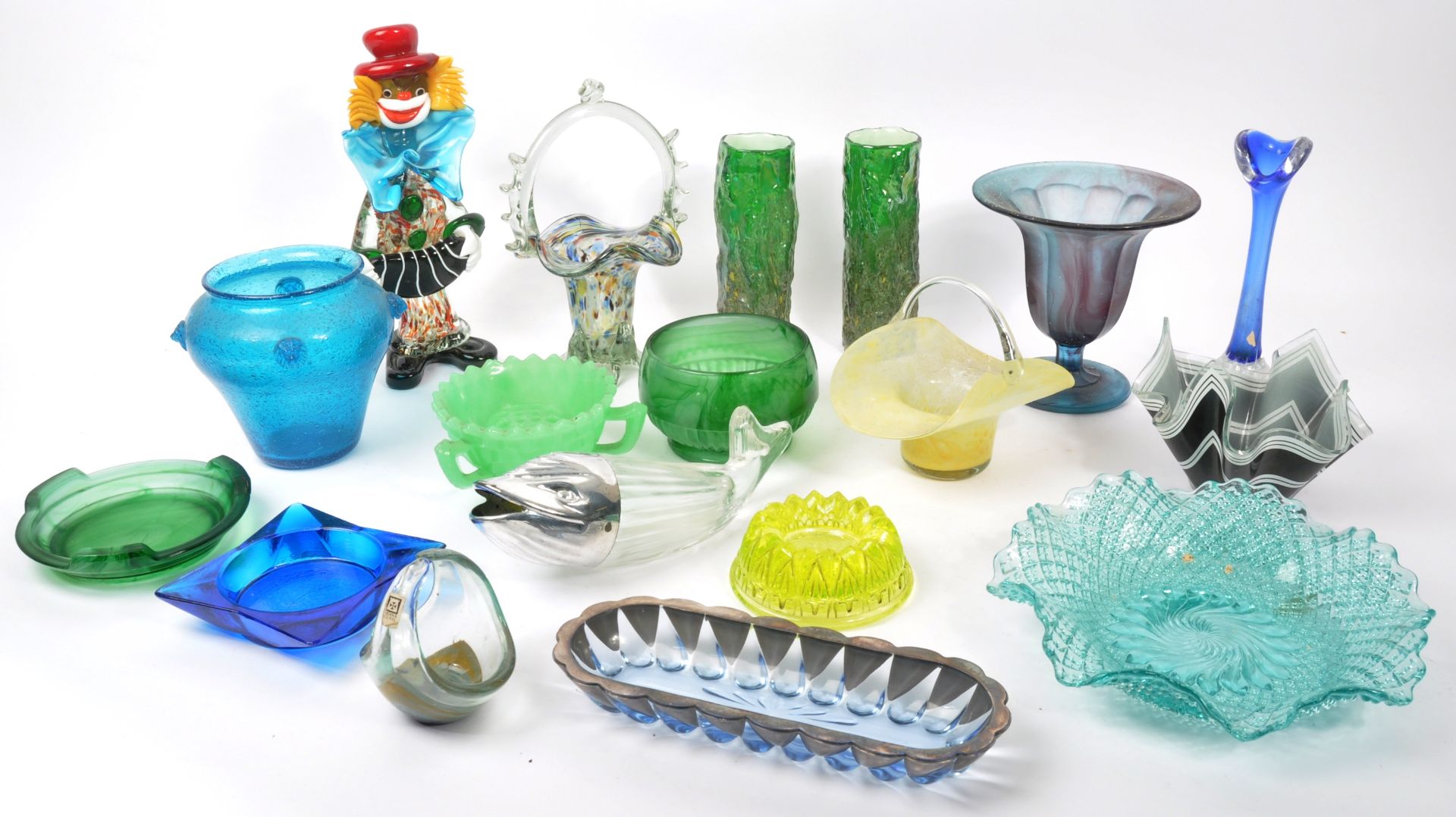 COLLECTION OF MID CENTURY GLASS TO INCLUDE MDINA