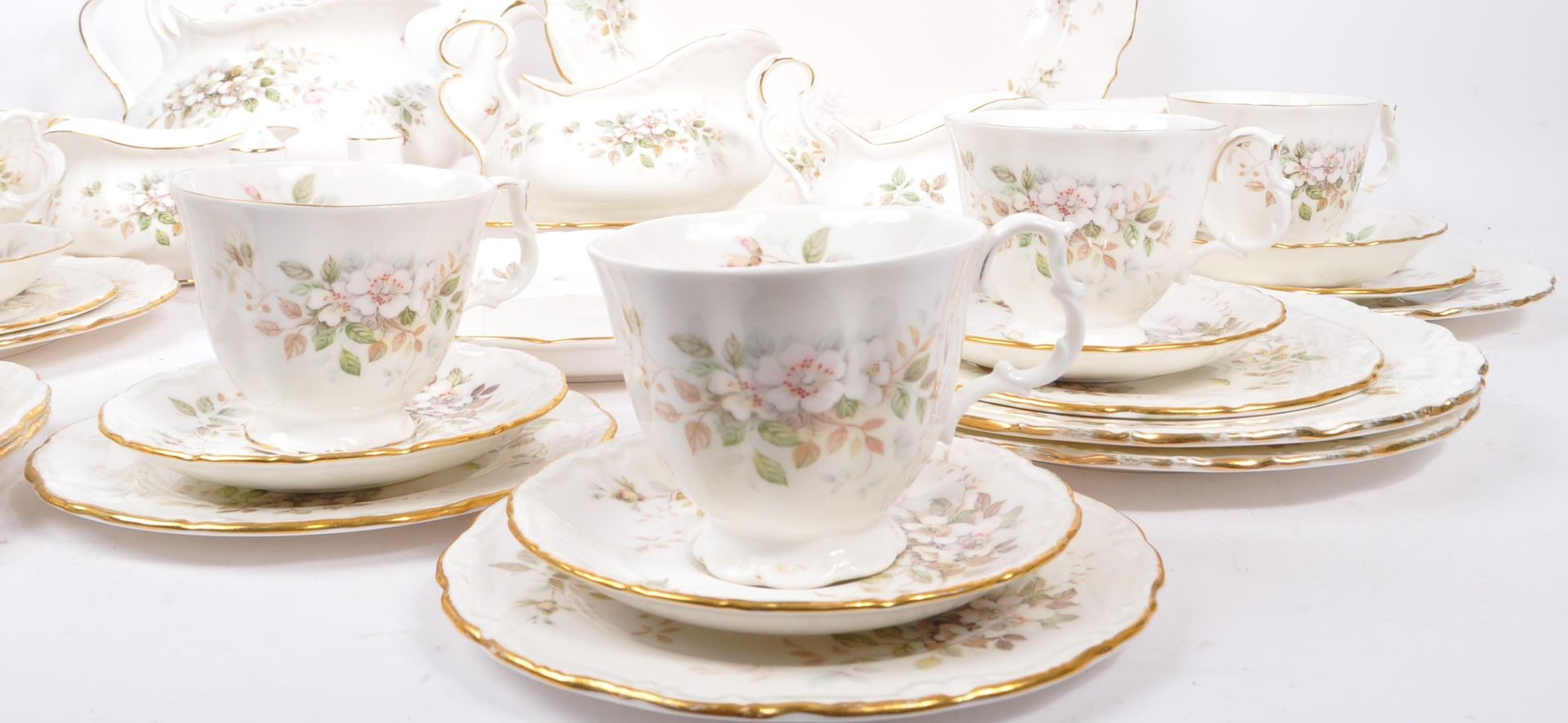 ROYAL ALBERT PORCELAIN HAYWORTH DINNER TEA AND COFFEE SERVICE - Image 7 of 8