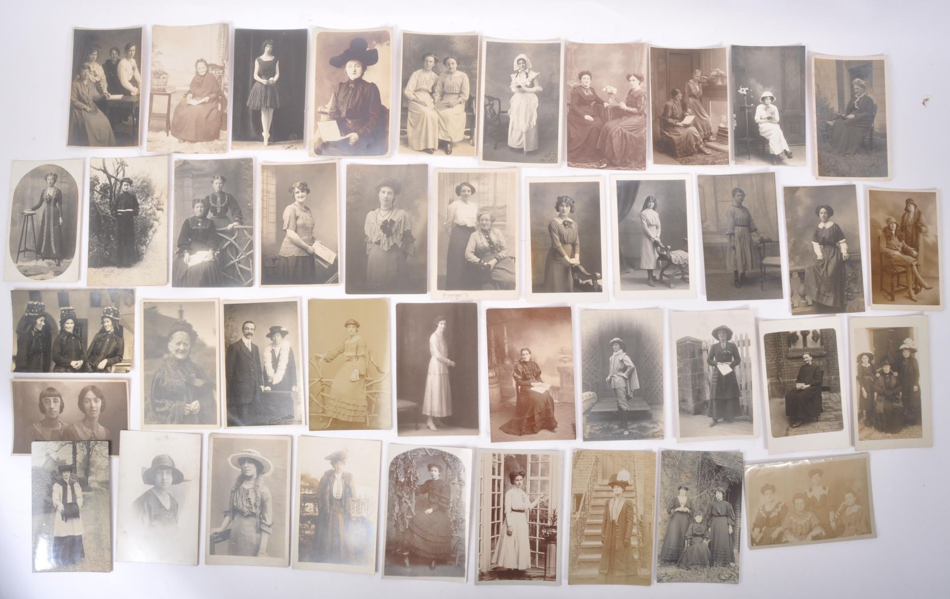 COLLECTION OF REAL PHOTO POSTCARDS OF SOCIAL HISTORY WOMEN - Bild 6 aus 15