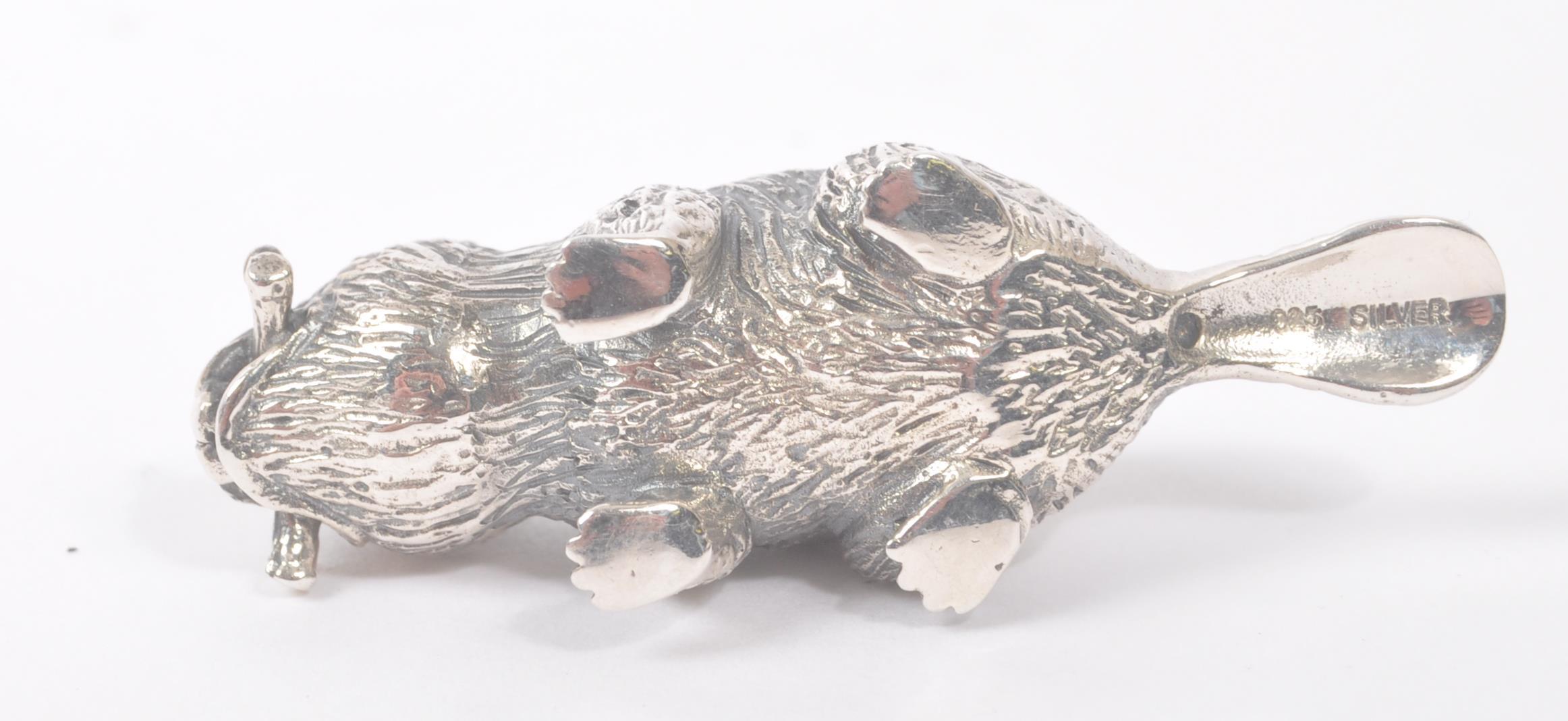 STERLING SILVER PINCUSHION IN THE FORM OF A BEAVER - Image 4 of 5