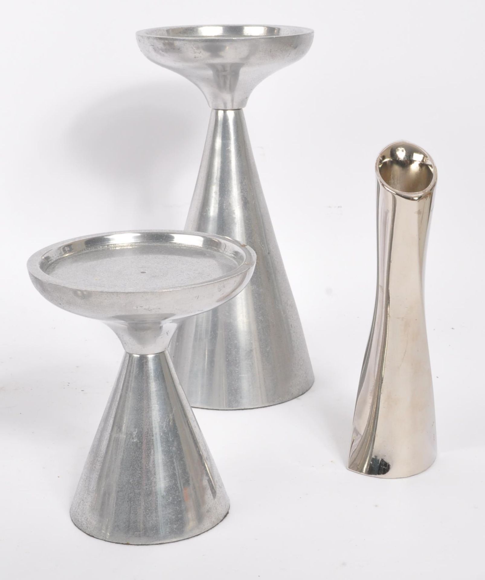 COLLECTION OF EIGHT 1980S STAINLESS STEEL CANDLE HOLDERS - Bild 5 aus 10